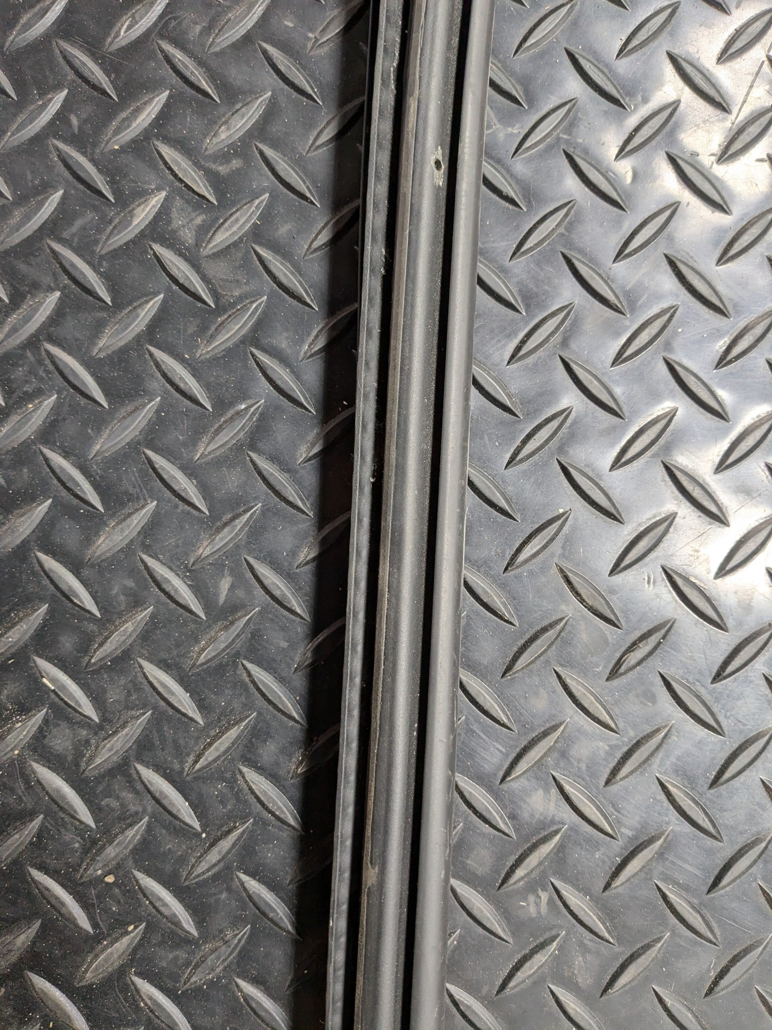 2006 - 2008 OEM PORSCHE CAYMAN LEFT DRIVER DOOR WEATHER STRIP SEAL RUBBER
