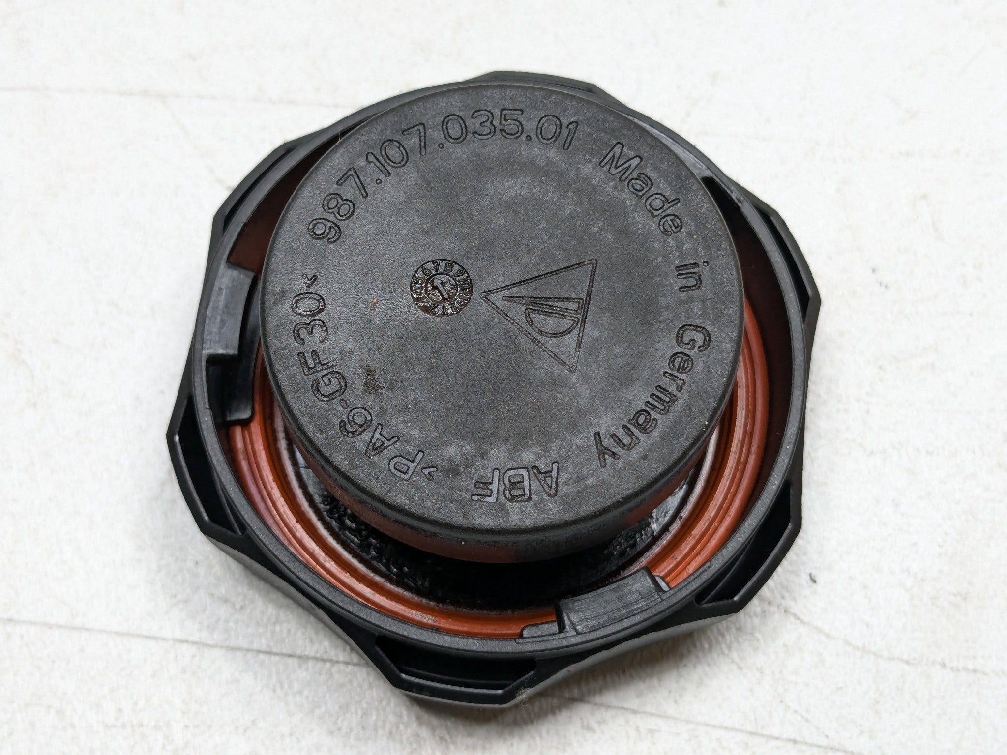 2006 - 2008 OEM PORSCHE CAYMAN ENGINE OIL RESERVOIR FILLER CAP