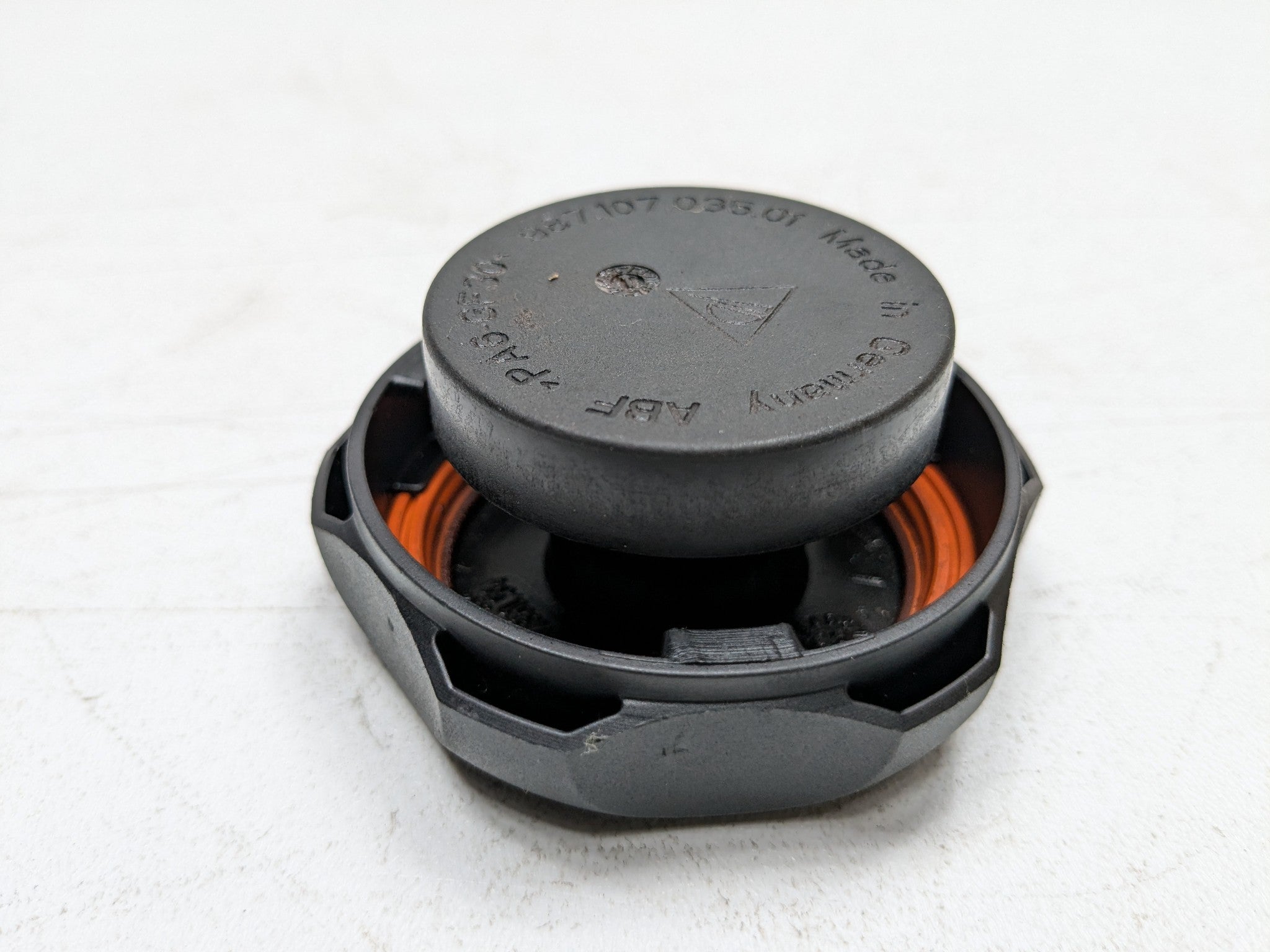 2006 - 2008 OEM PORSCHE CAYMAN ENGINE OIL RESERVOIR FILLER CAP