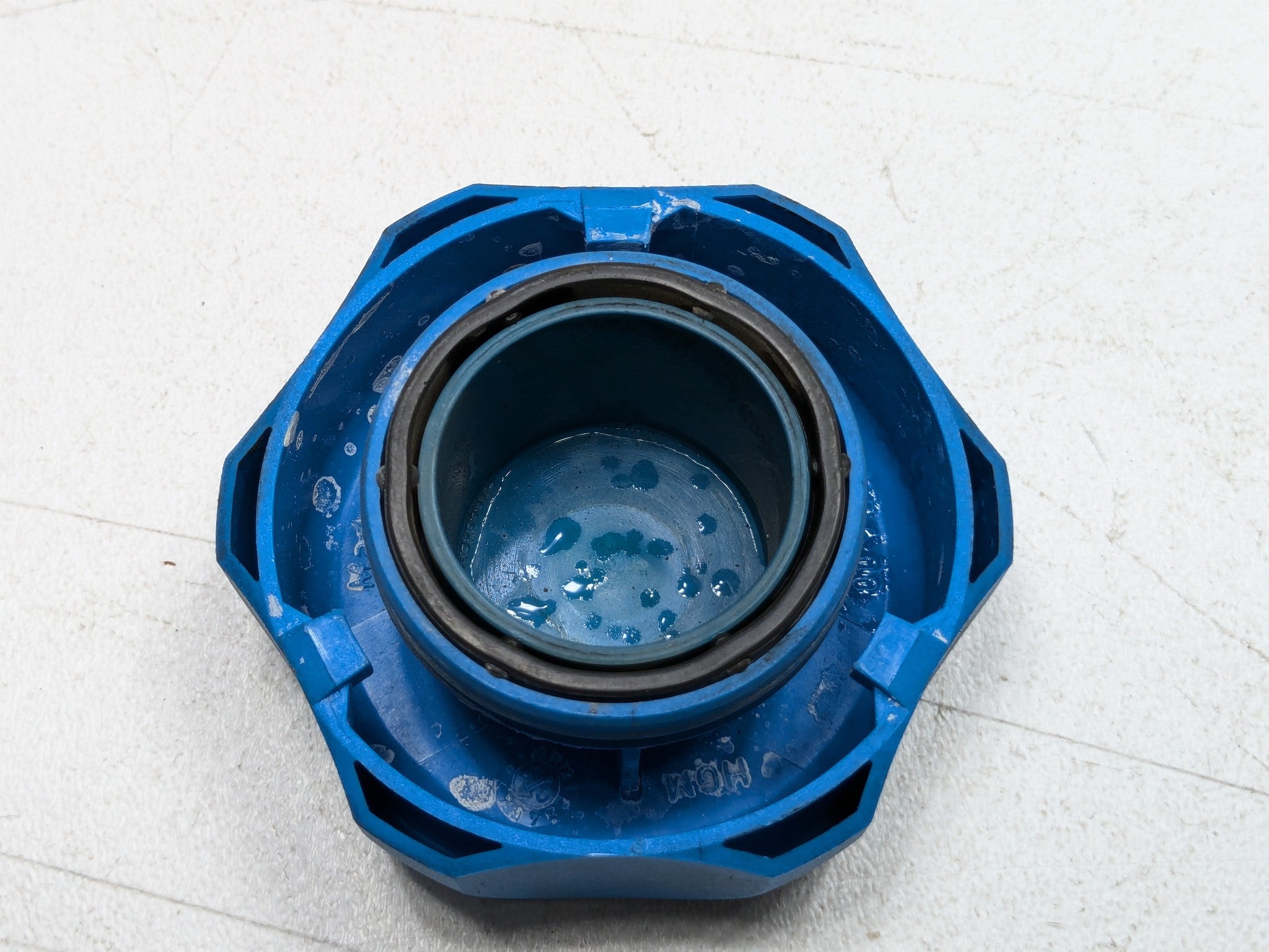 2006 - 2008 OEM PORSCHE CAYMAN COOLANT RESERVOIR EXPANSION TANK CAP