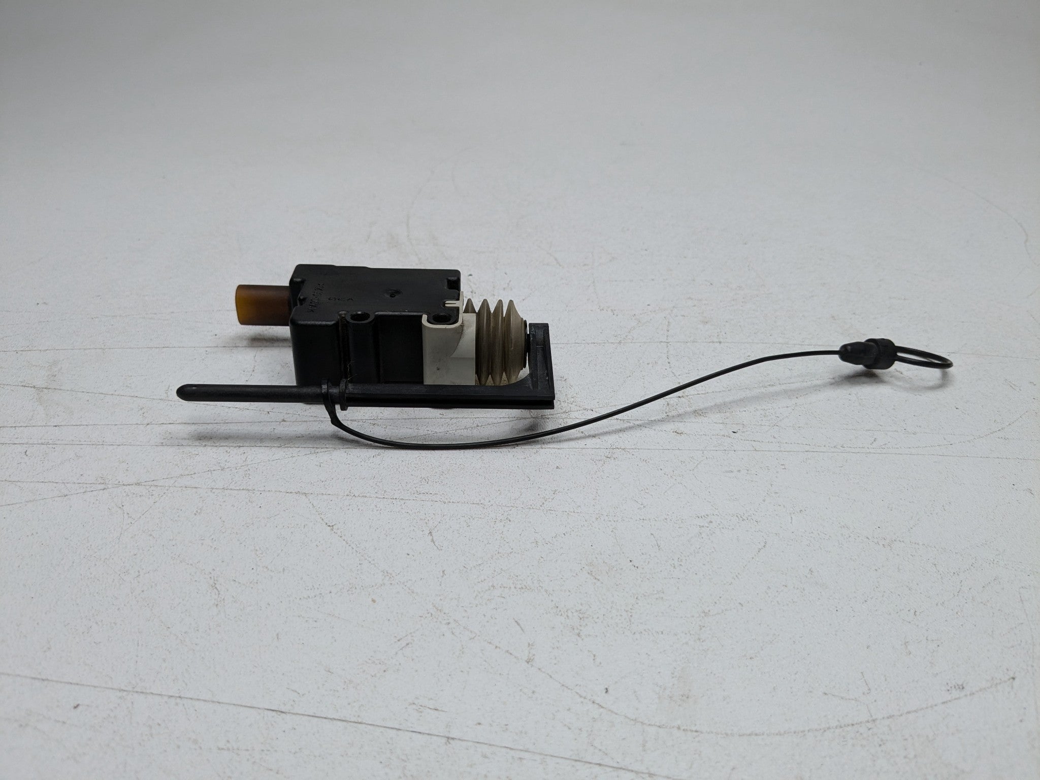 2006 - 2008 OEM PORSCHE CAYMAN GAS FUEL TANK DOOR LOCK LATCH ACTUATOR