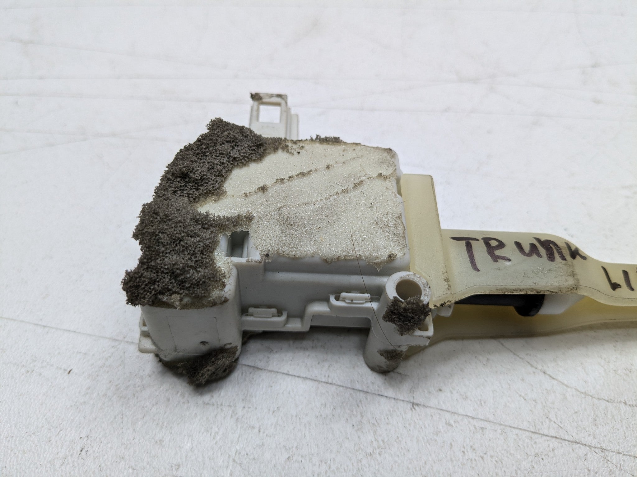 2006 - 2008 OEM PORSCHE CAYMAN REAR TRUNK DECK LID LATCH LOCK WITH ACTUATOR