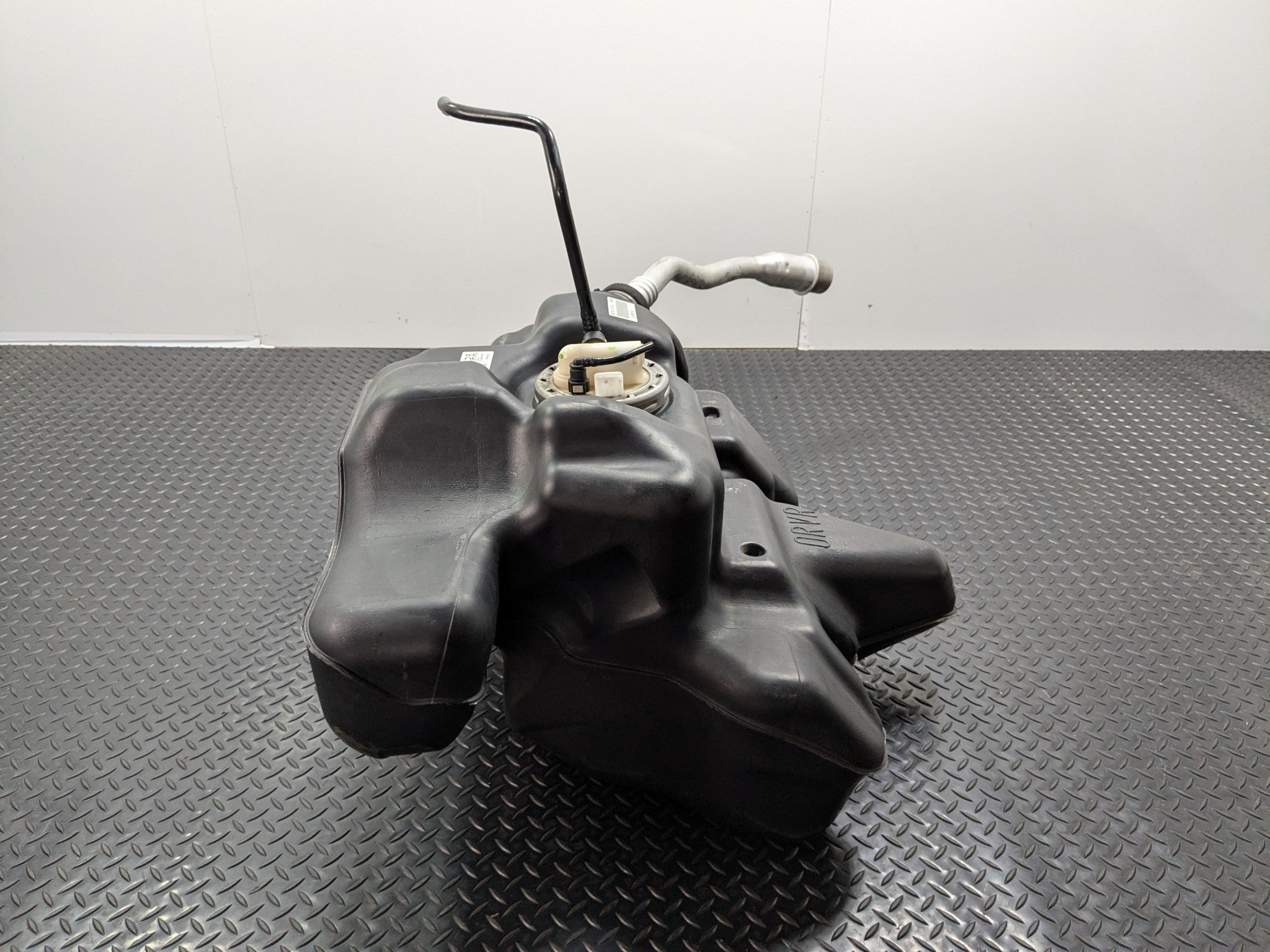 2006 - 2008 OEM PORSCHE CAYMAN FUEL GAS TANK RESERVOIR ASSEMBLY