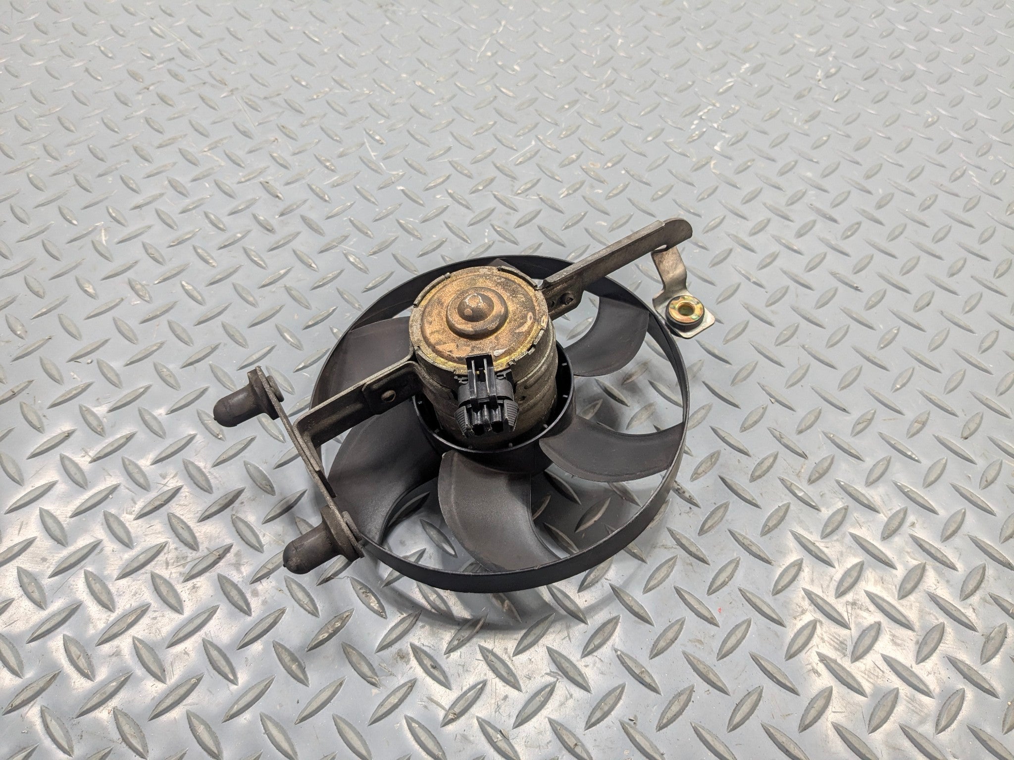 2006 - 2008 OEM PORSCHE CAYMAN ENGINE COOLING MOTOR FAN BLADE