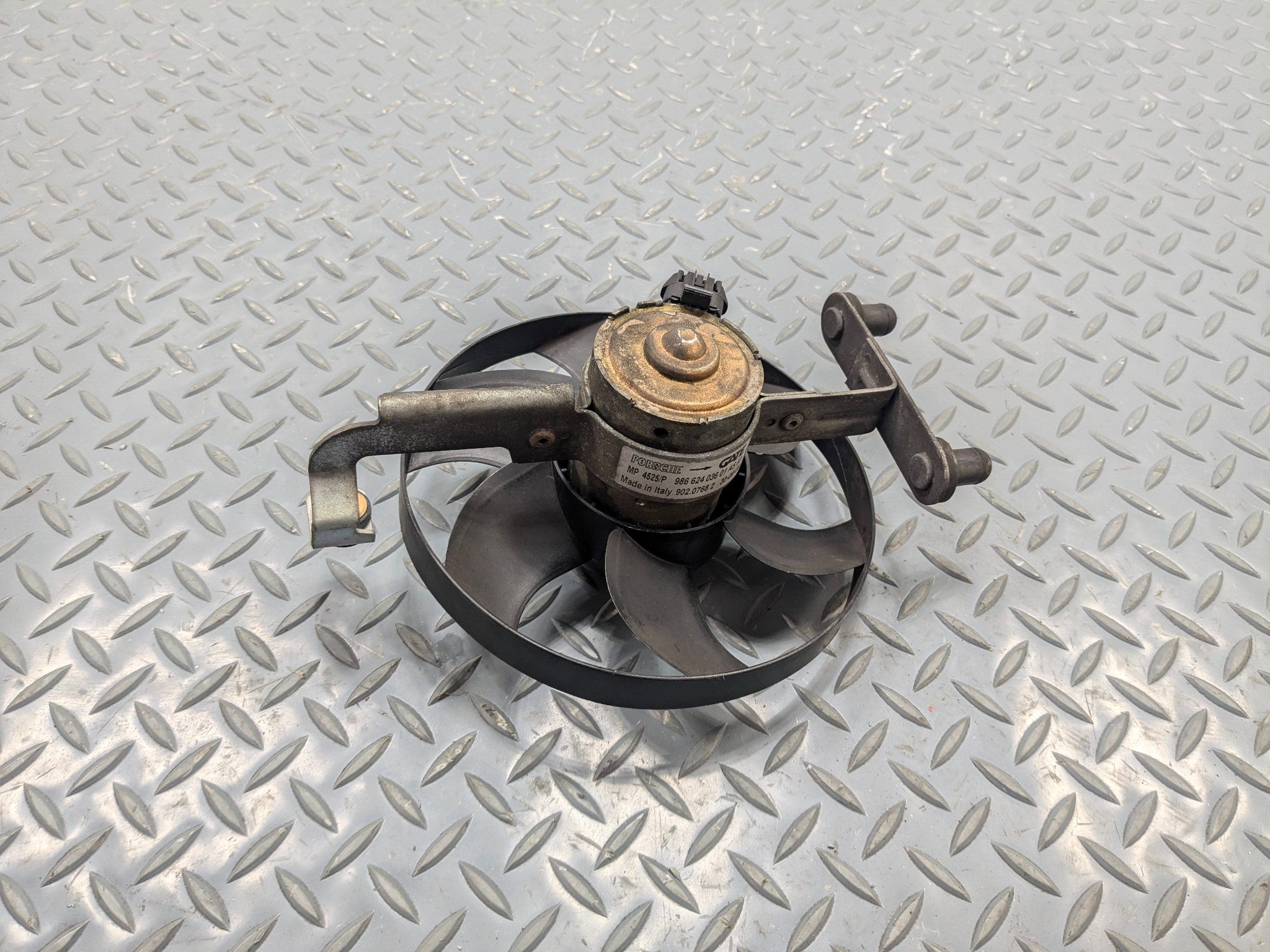 2006 - 2008 OEM PORSCHE CAYMAN ENGINE COOLING MOTOR FAN BLADE