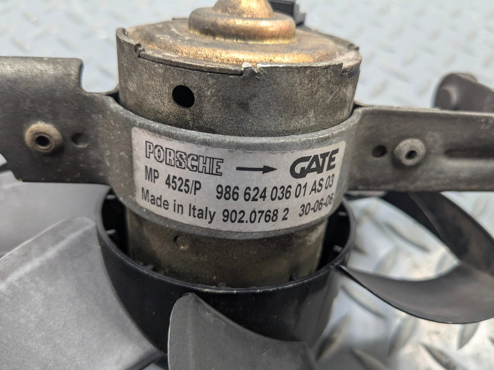 2006 - 2008 OEM PORSCHE CAYMAN ENGINE COOLING MOTOR FAN BLADE