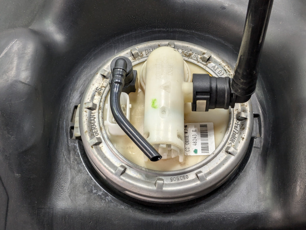 2006 - 2008 OEM PORSCHE CAYMAN FUEL GAS TANK RESERVOIR ASSEMBLY