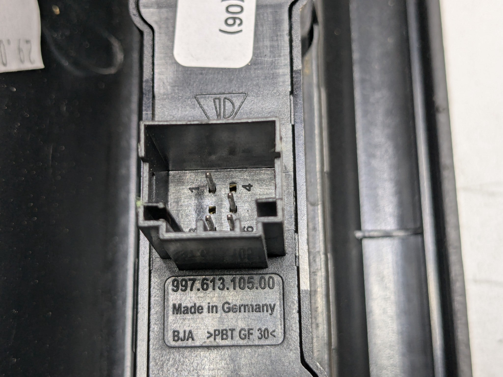 06 - 08 OEM PORSCHE CAYMAN LEFT DOOR SILL TRIM WITH HOOD TRUNK RELEASE SWITCH