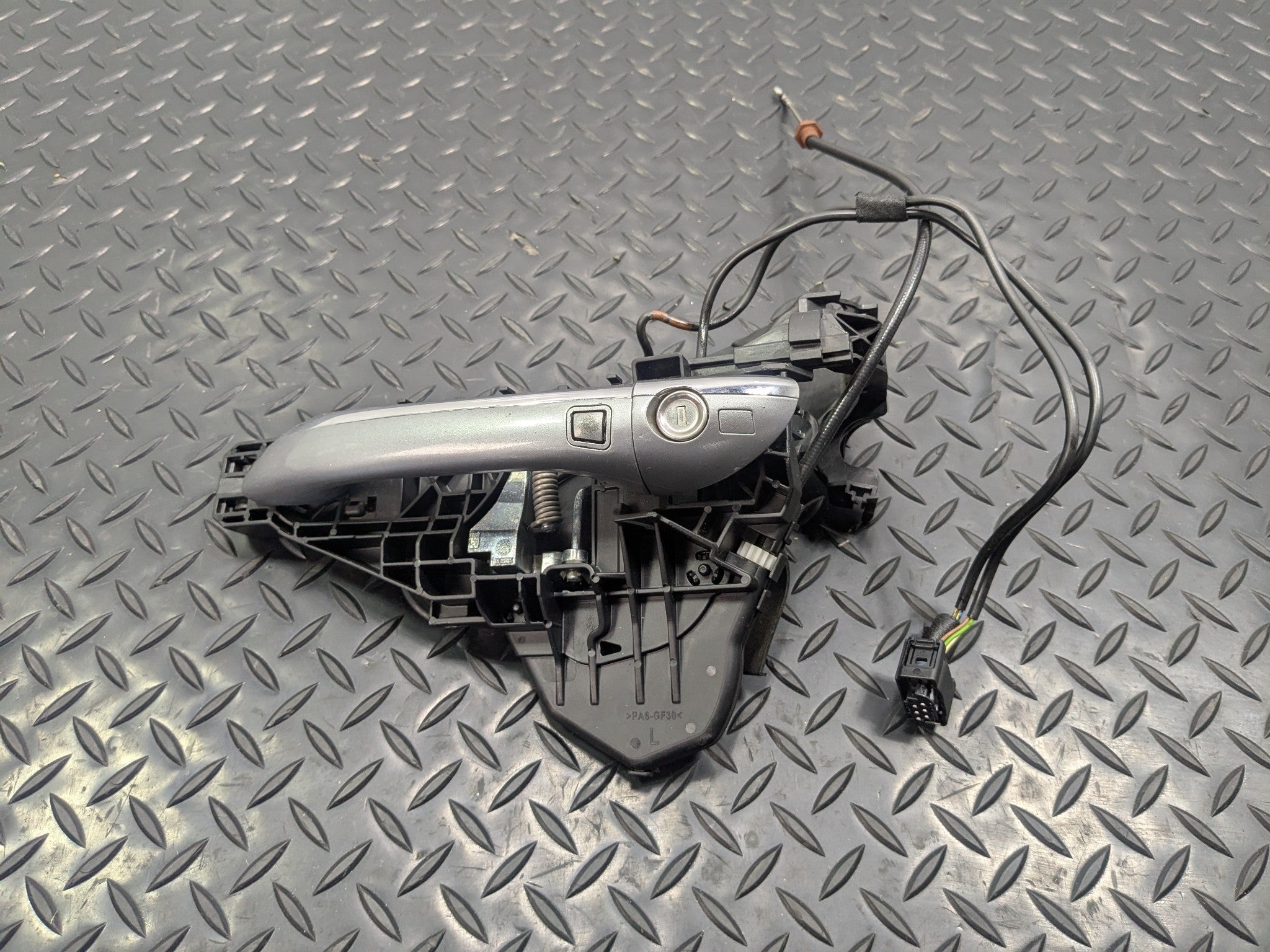 2009 - 2011 OEM MERCEDES-BENZ ML63 FRONT LEFT SIDE OUTSIDE DOOR HANDLE