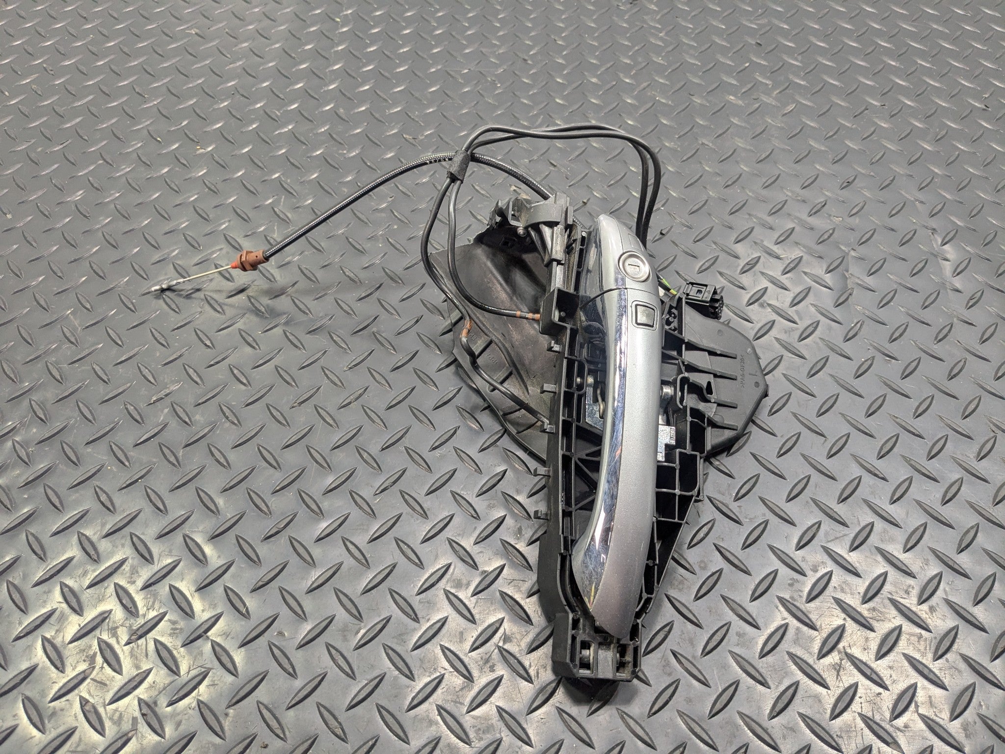 2009 - 2011 OEM MERCEDES-BENZ ML63 FRONT LEFT SIDE OUTSIDE DOOR HANDLE