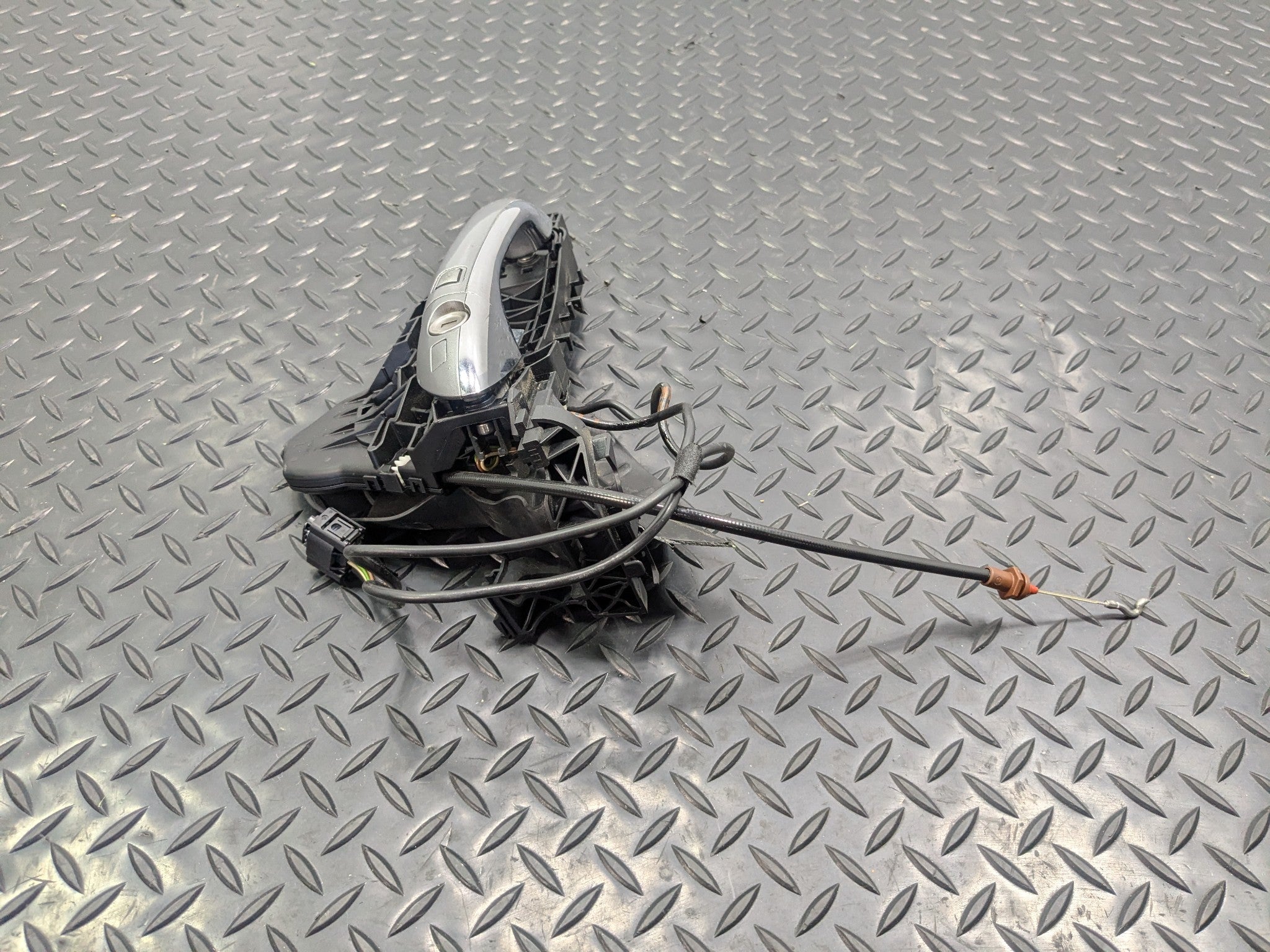 2009 - 2011 OEM MERCEDES-BENZ ML63 FRONT LEFT SIDE OUTSIDE DOOR HANDLE