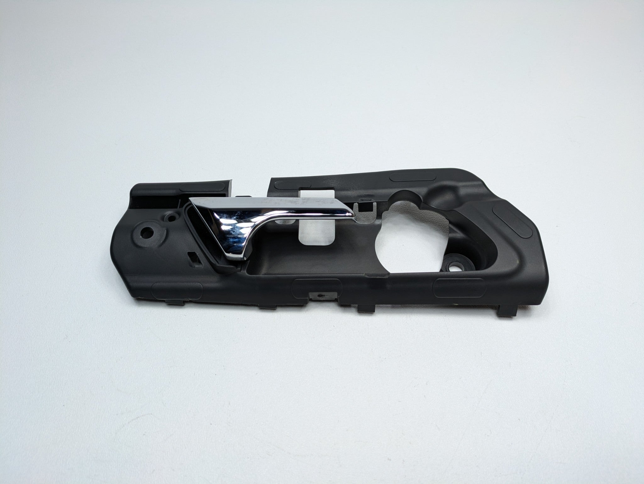 2009 - 2011 OEM MERCEDES-BENZ ML63 REAR RIGHT INTERIOR DOOR HANDLE