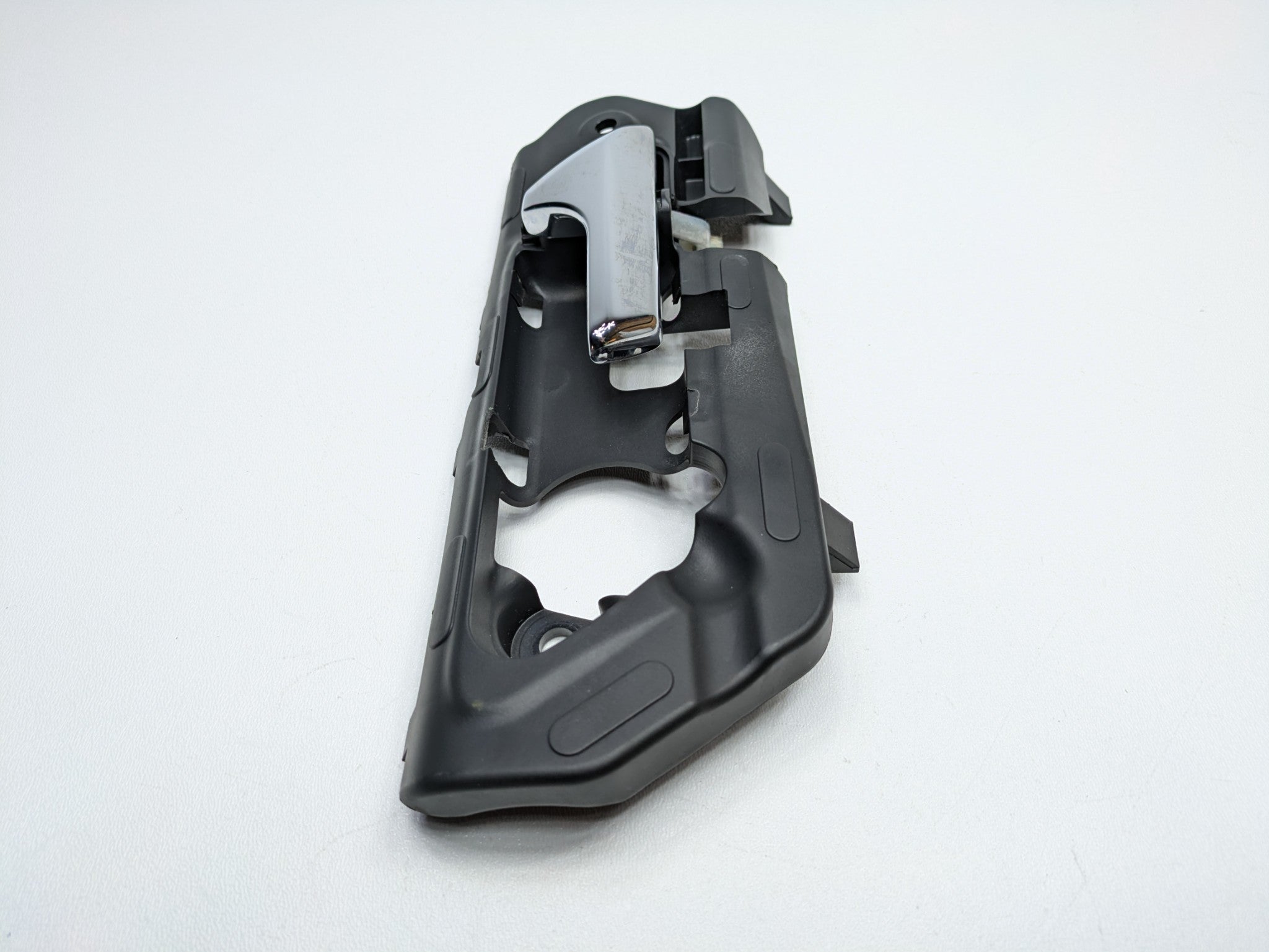 2009 - 2011 OEM MERCEDES-BENZ ML63 REAR RIGHT INTERIOR DOOR HANDLE