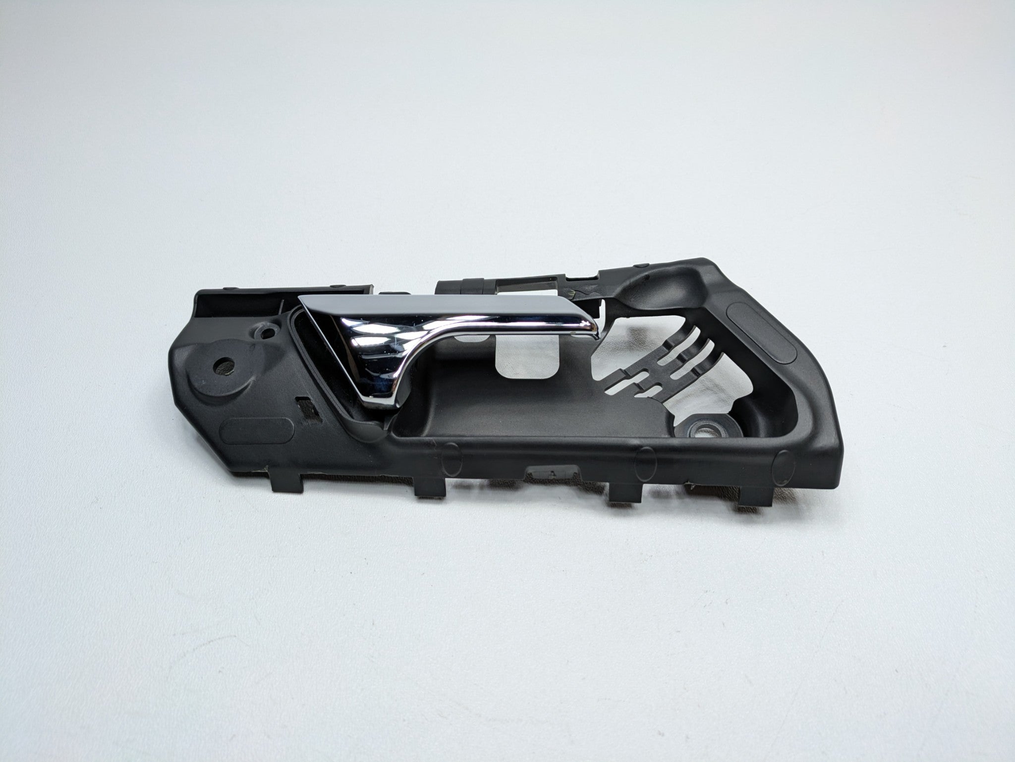 2009 - 2011 OEM MERCEDES-BENZ ML63 FRONT RIGHT INTERIOR DOOR HANDLE