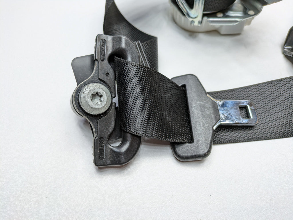2009 - 2011 OEM MERCEDES-BENZ ML63 REAR RIGHT PASSENGER SIDE SEAT BELT