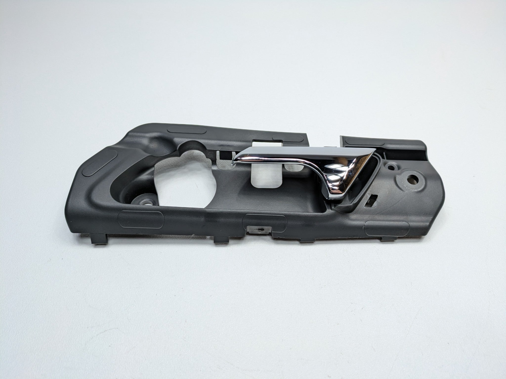 2009 - 2011 OEM MERCEDES-BENZ ML63 REAR LEFT INTERIOR DOOR HANDLE