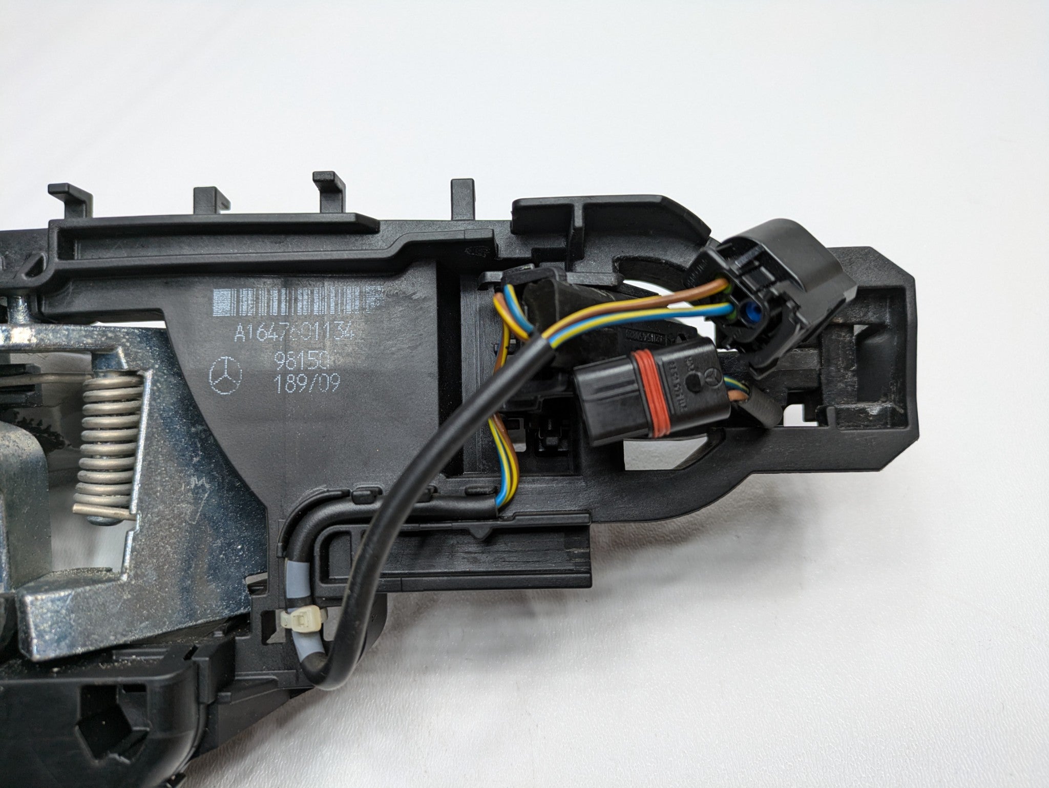 2009 - 2011 OEM MERCEDES-BENZ ML63 REAR LEFT SIDE OUTSIDE DOOR HANDLE