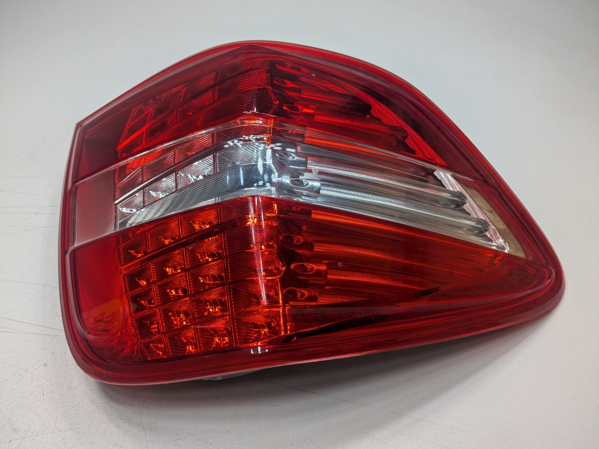 2009 - 2011 OEM MERCEDES-BENZ ML63 REAR LEFT SIDE OUTER TAIL LIGHT