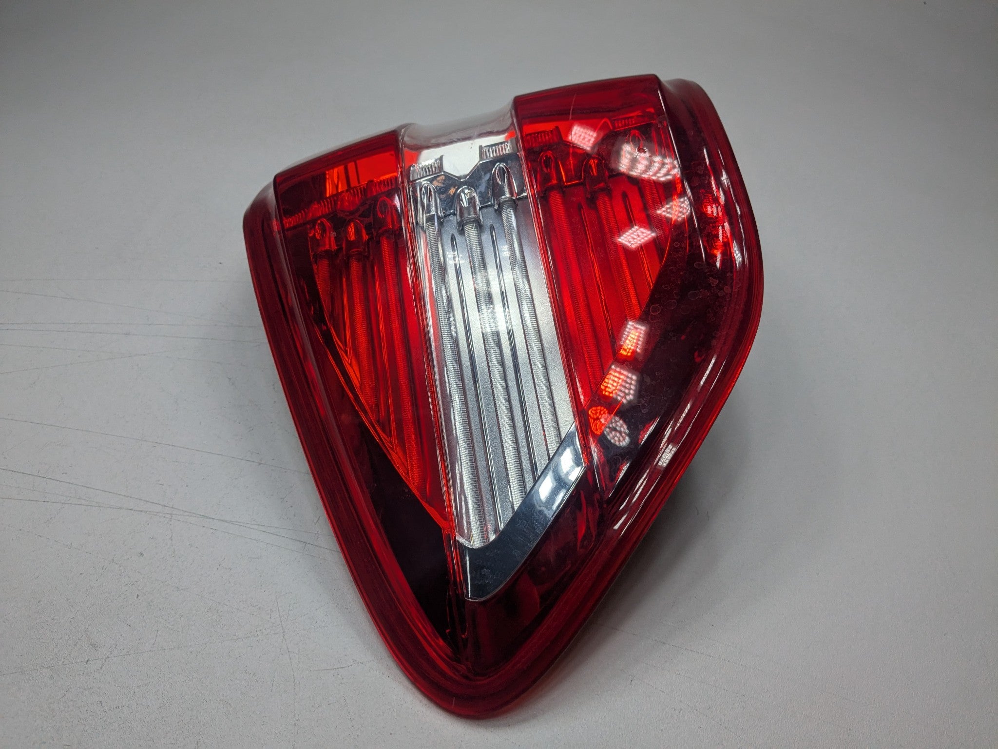 2009 - 2011 OEM MERCEDES-BENZ ML63 REAR LEFT SIDE OUTER TAIL LIGHT