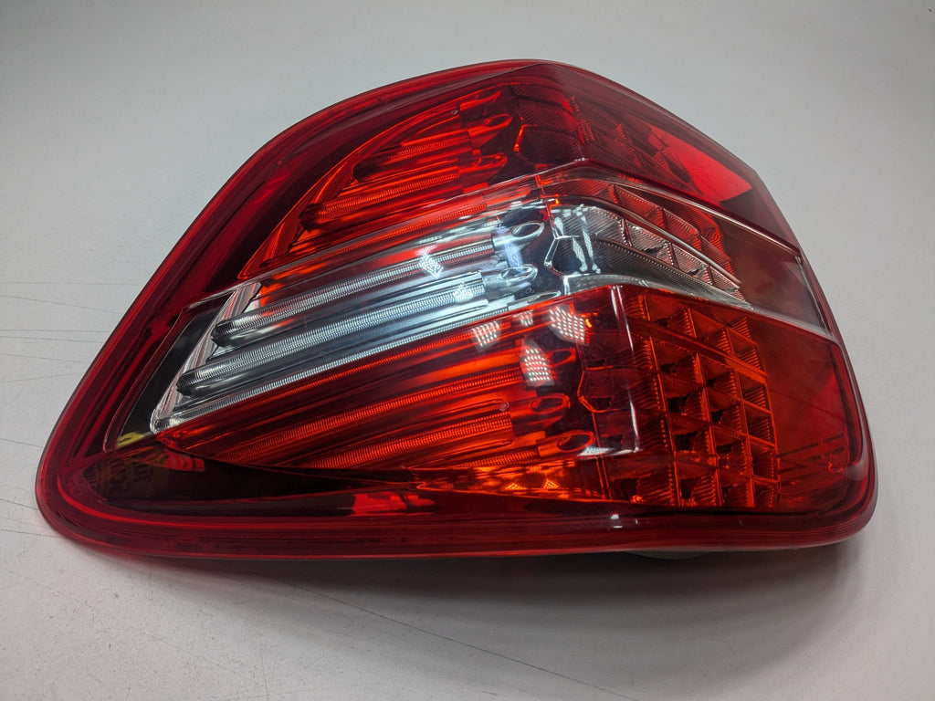 2009 - 2011 OEM MERCEDES-BENZ ML63 REAR RIGHT SIDE OUTER TAIL LIGHT