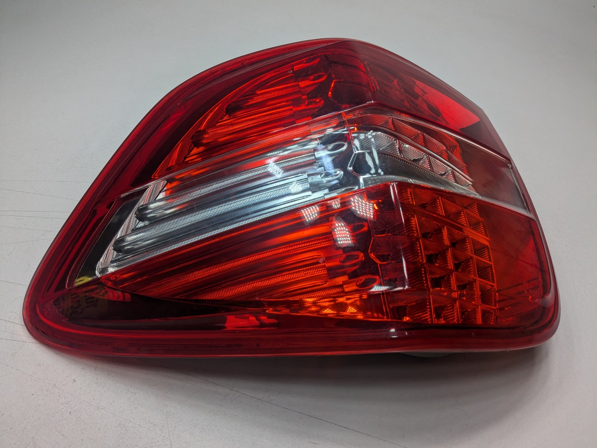 2009 - 2011 OEM MERCEDES-BENZ ML63 REAR RIGHT SIDE OUTER TAIL LIGHT