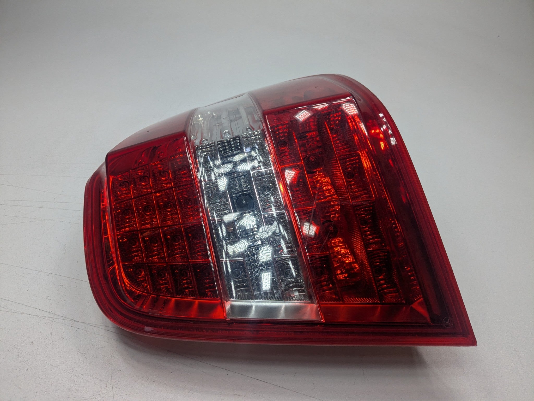 2009 - 2011 OEM MERCEDES-BENZ ML63 REAR RIGHT SIDE OUTER TAIL LIGHT