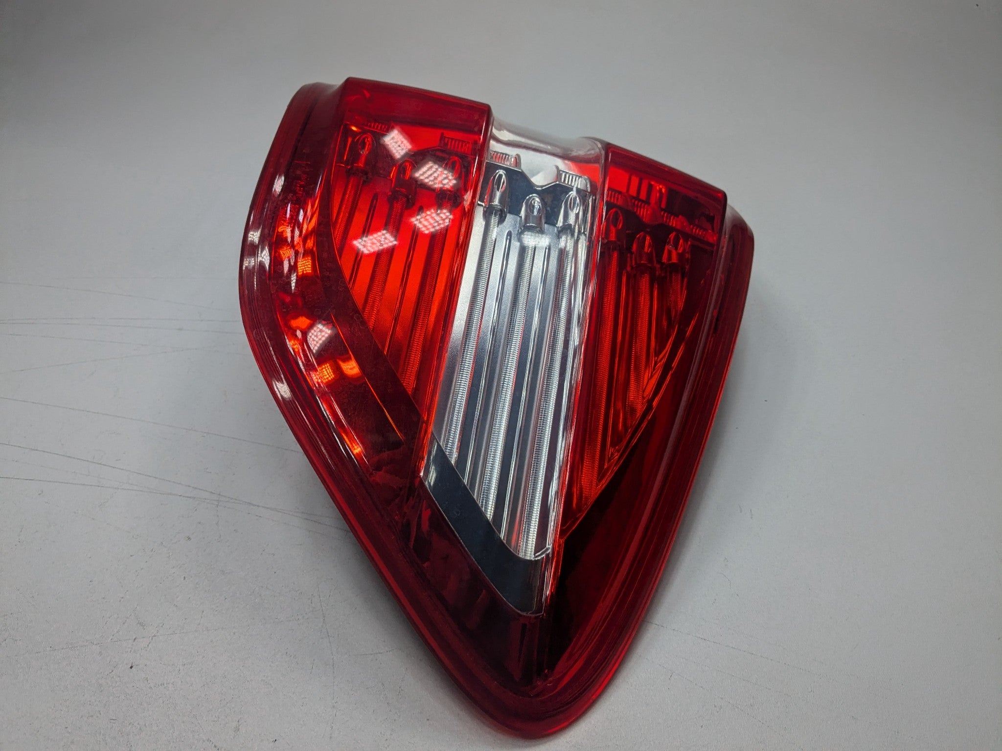 2009 - 2011 OEM MERCEDES-BENZ ML63 REAR RIGHT SIDE OUTER TAIL LIGHT