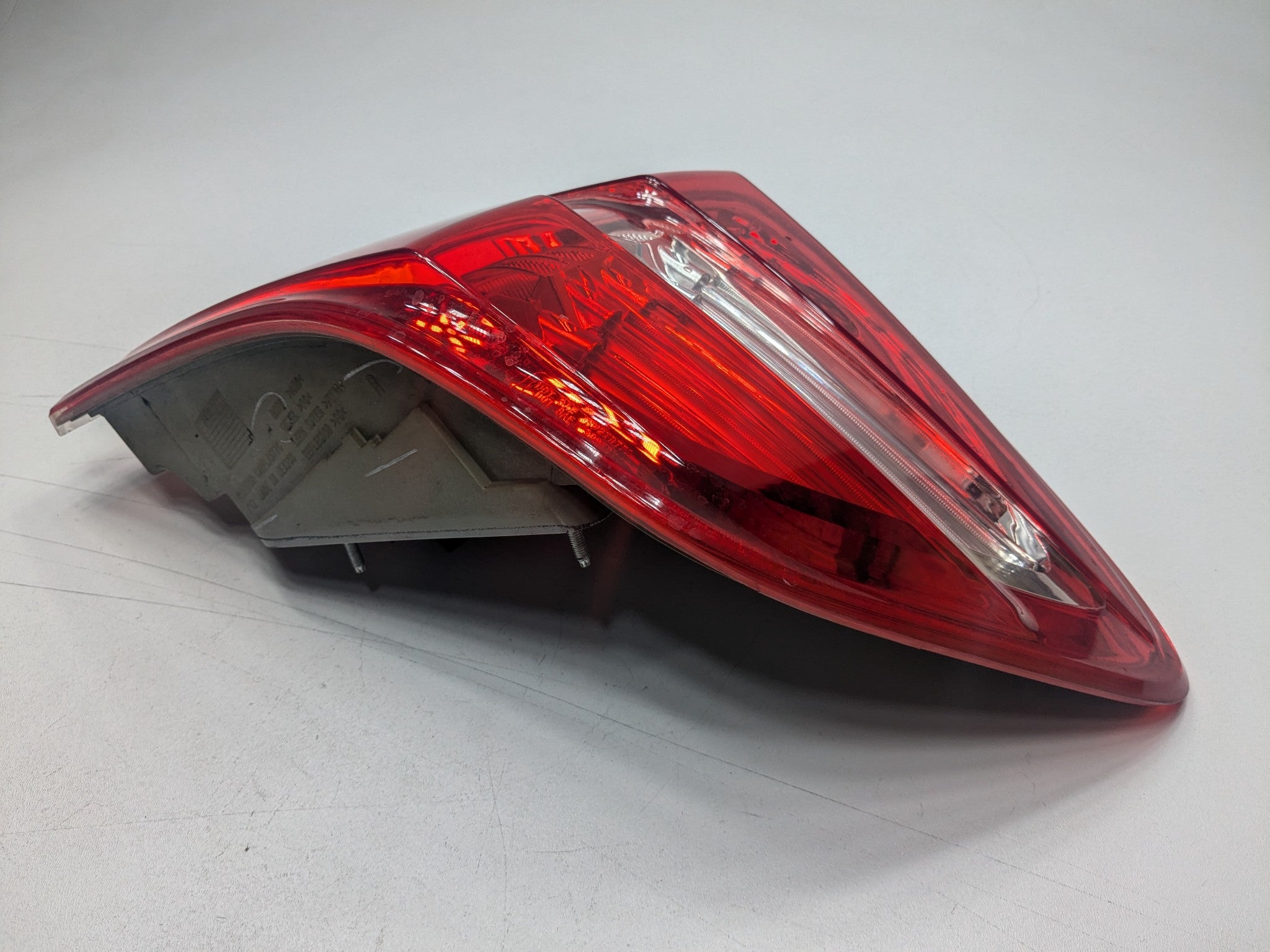 2009 - 2011 OEM MERCEDES-BENZ ML63 REAR RIGHT SIDE OUTER TAIL LIGHT