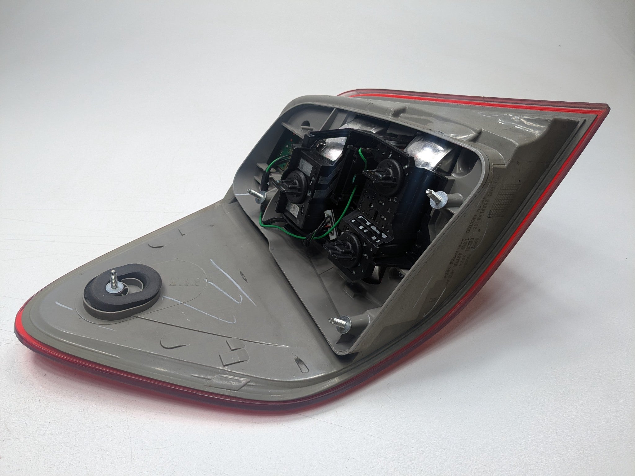 2009 - 2011 OEM MERCEDES-BENZ ML63 REAR RIGHT SIDE OUTER TAIL LIGHT