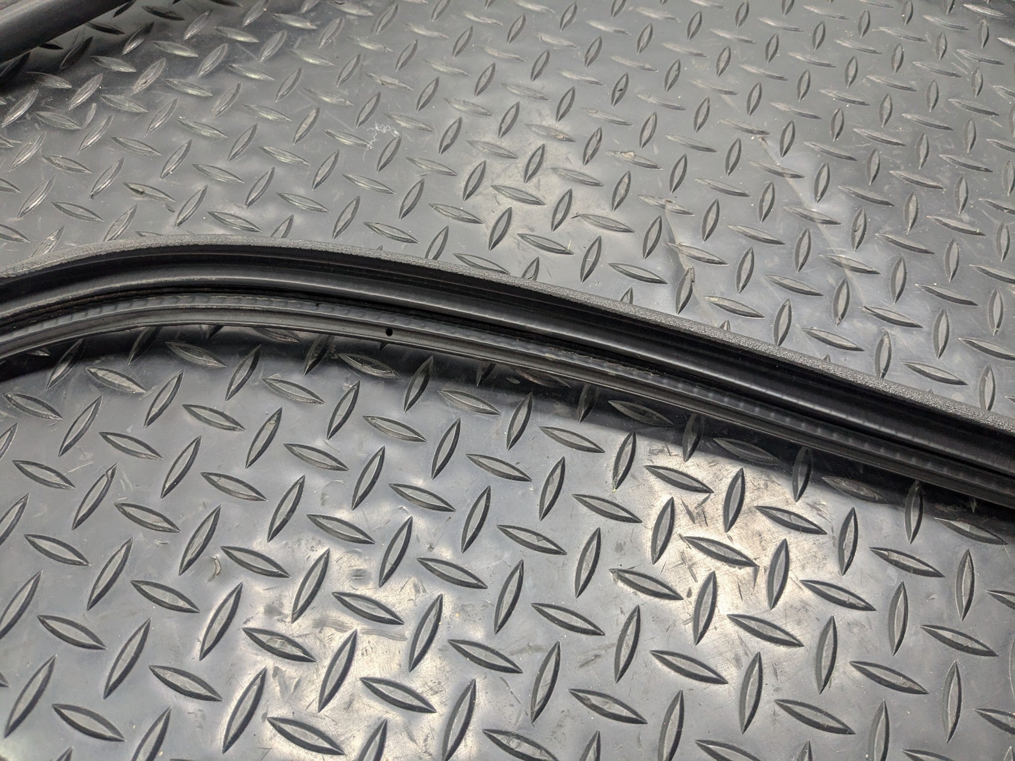 2009 - 2011 OEM MERCEDES-BENZ ML63 REAR LEFT DOOR SEAL WEATHER STRIPPING RUBBER