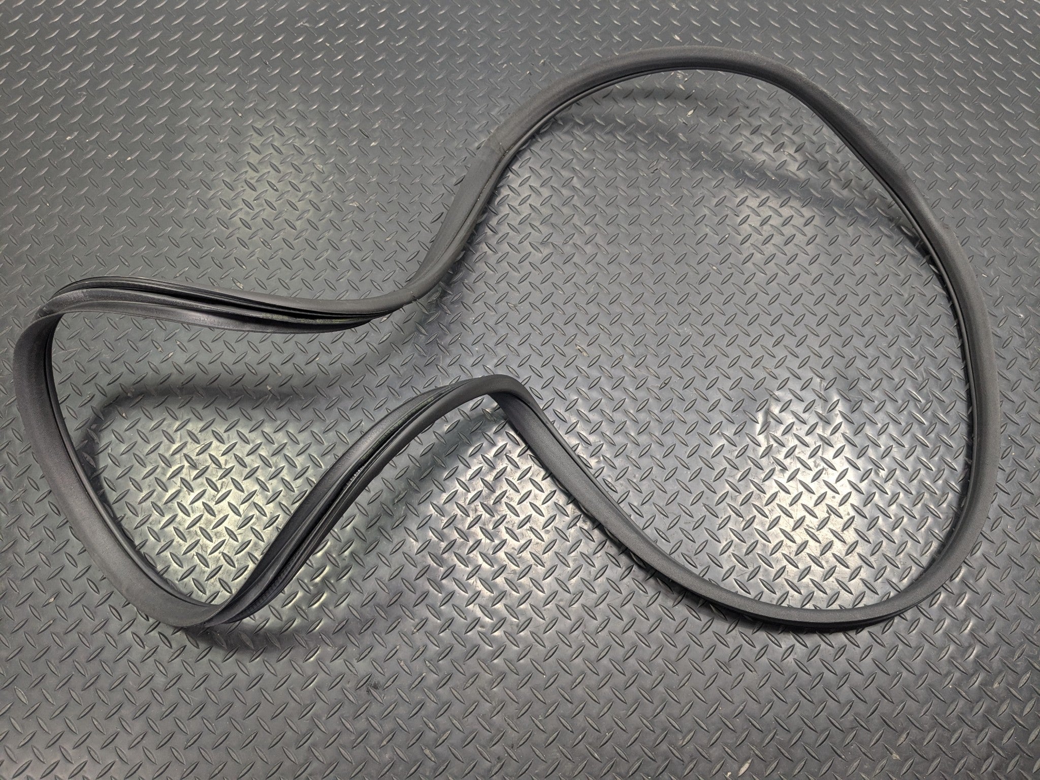 09 - 11 OEM MERCEDES-BENZ ML63 FRONT RIGHT DOOR SEAL WEATHER STRIPPING RUBBER