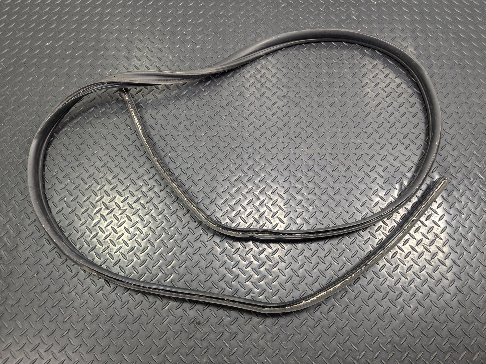 2009 - 2011 OEM MERCEDES-BENZ ML63 REAR LEFT DOOR SEAL WEATHER STRIPPING RUBBER