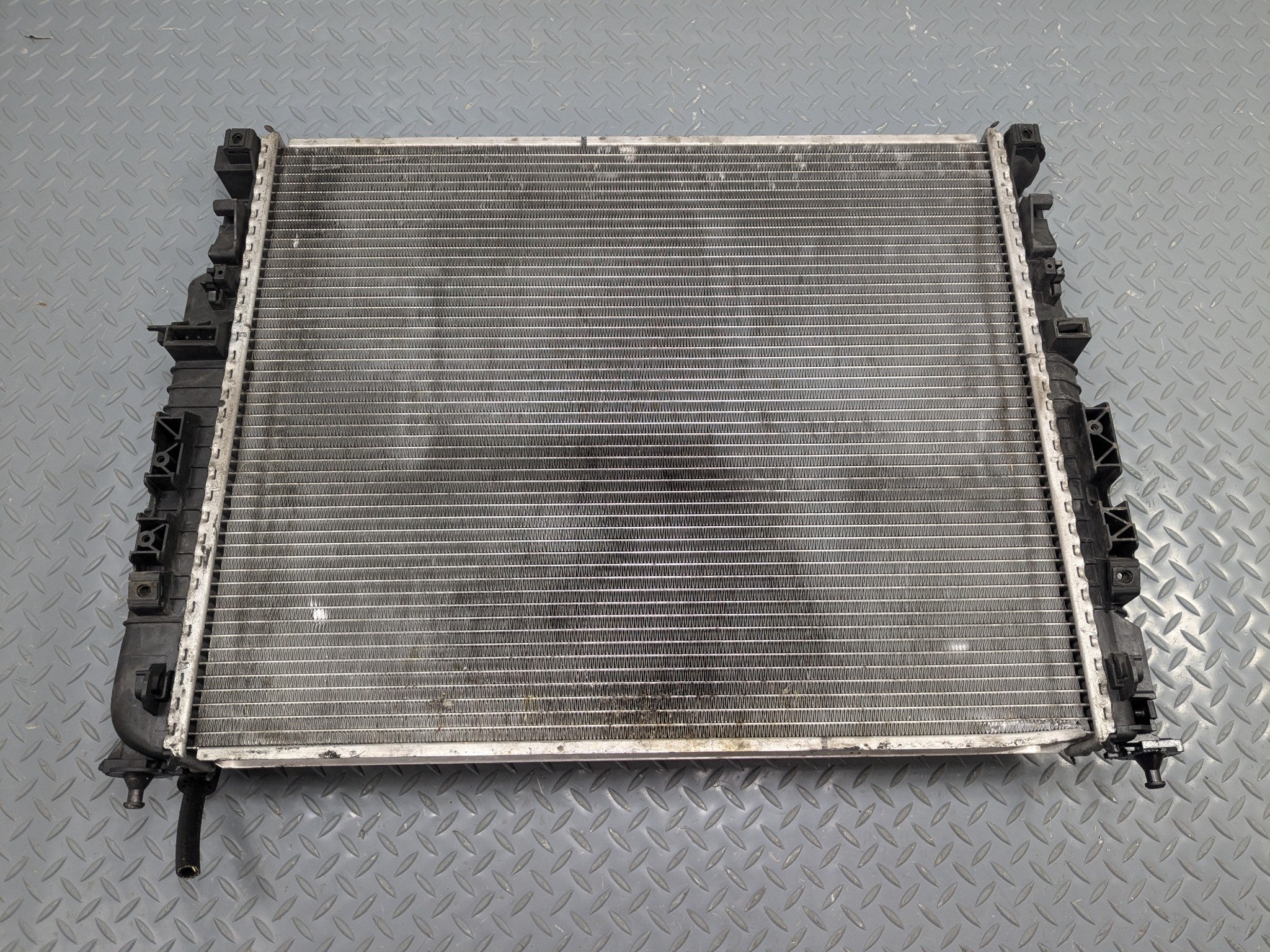 2009 - 2011 OEM MERCEDES-BENZ ML63 TRANSMISSION ENGINE COOLING RADIATOR ASSEMBLY