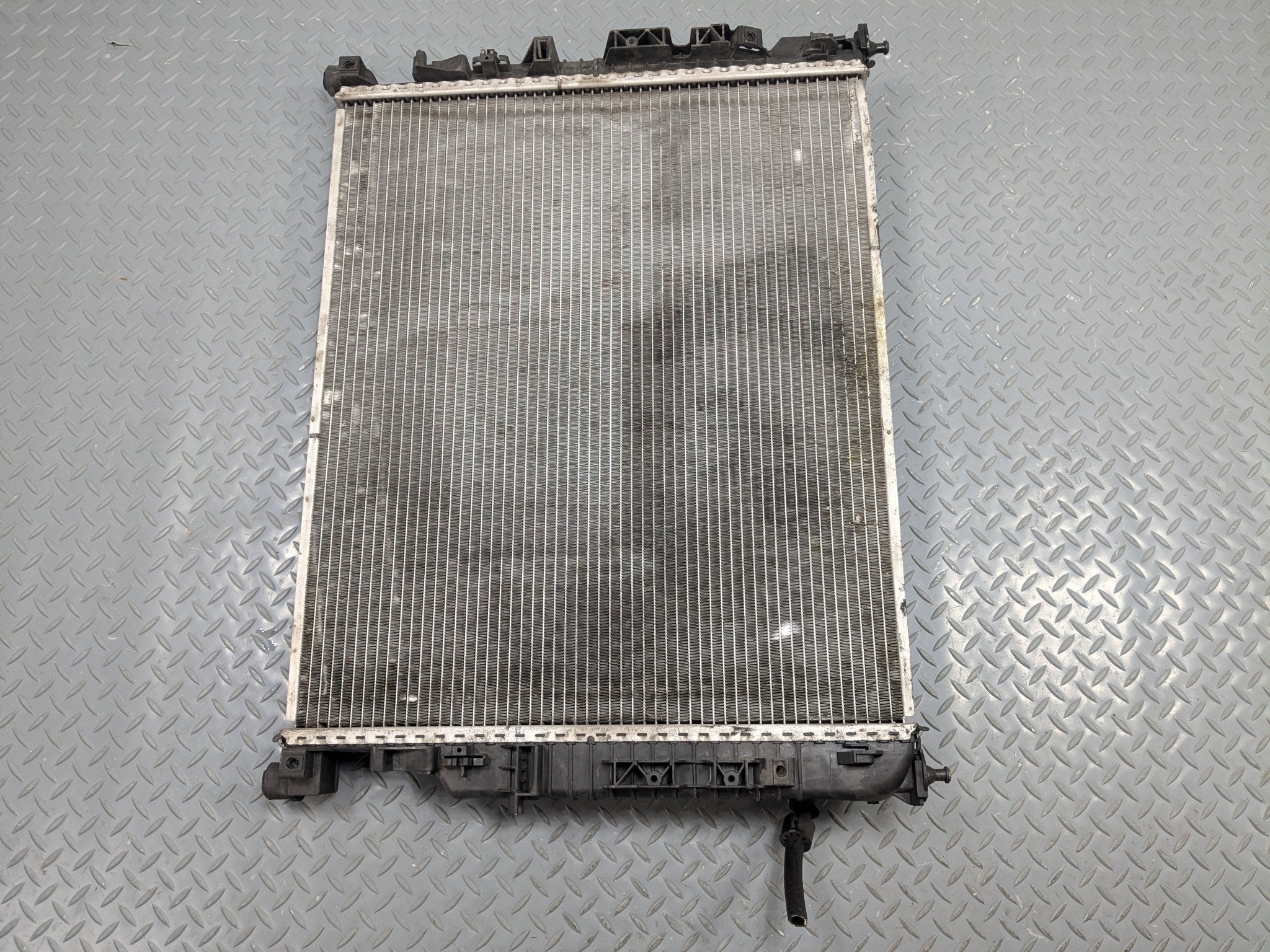 2009 - 2011 OEM MERCEDES-BENZ ML63 TRANSMISSION ENGINE COOLING RADIATOR ASSEMBLY