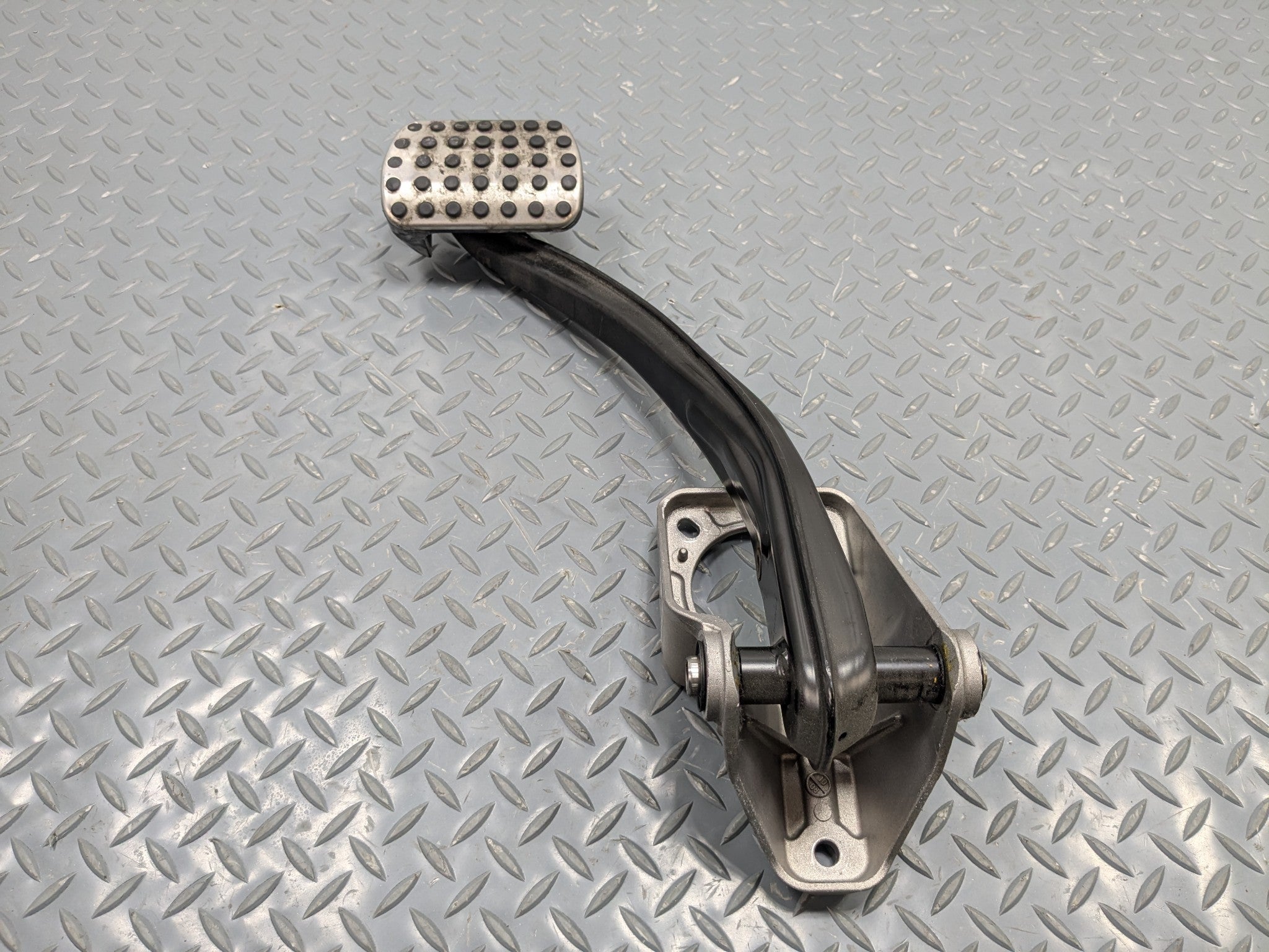 2009 - 2011 OEM MERCEDES-BENZ ML63 BRAKE PEDAL ASSEMBLY