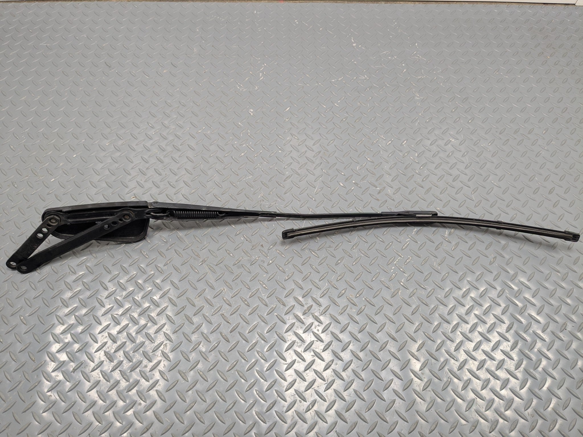 2009 - 2011 OEM MERCEDES-BENZ ML63 FRONT RIGHT SIDE WINDSHIELD WIPER ARM