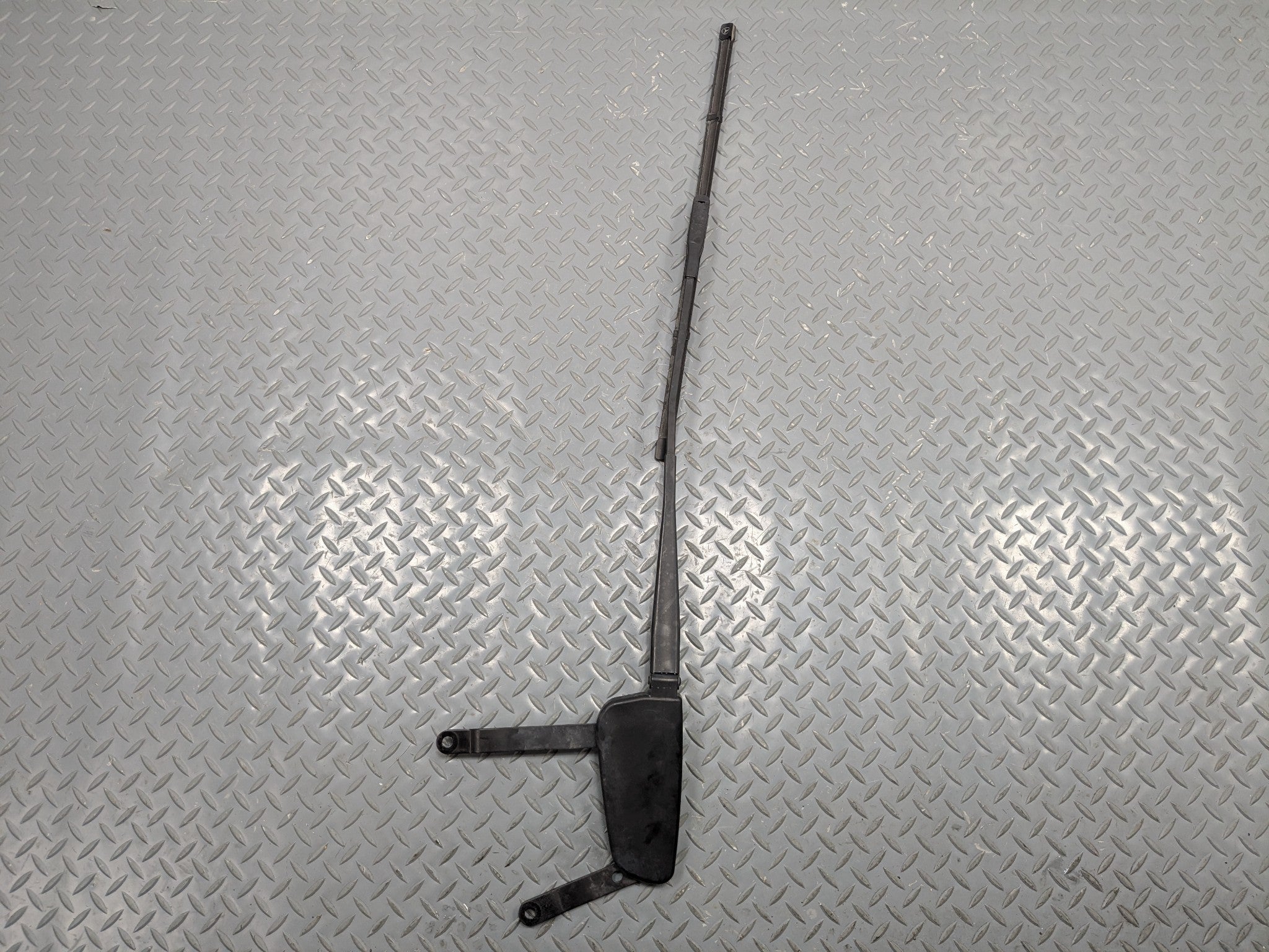 2009 - 2011 OEM MERCEDES-BENZ ML63 FRONT RIGHT SIDE WINDSHIELD WIPER ARM