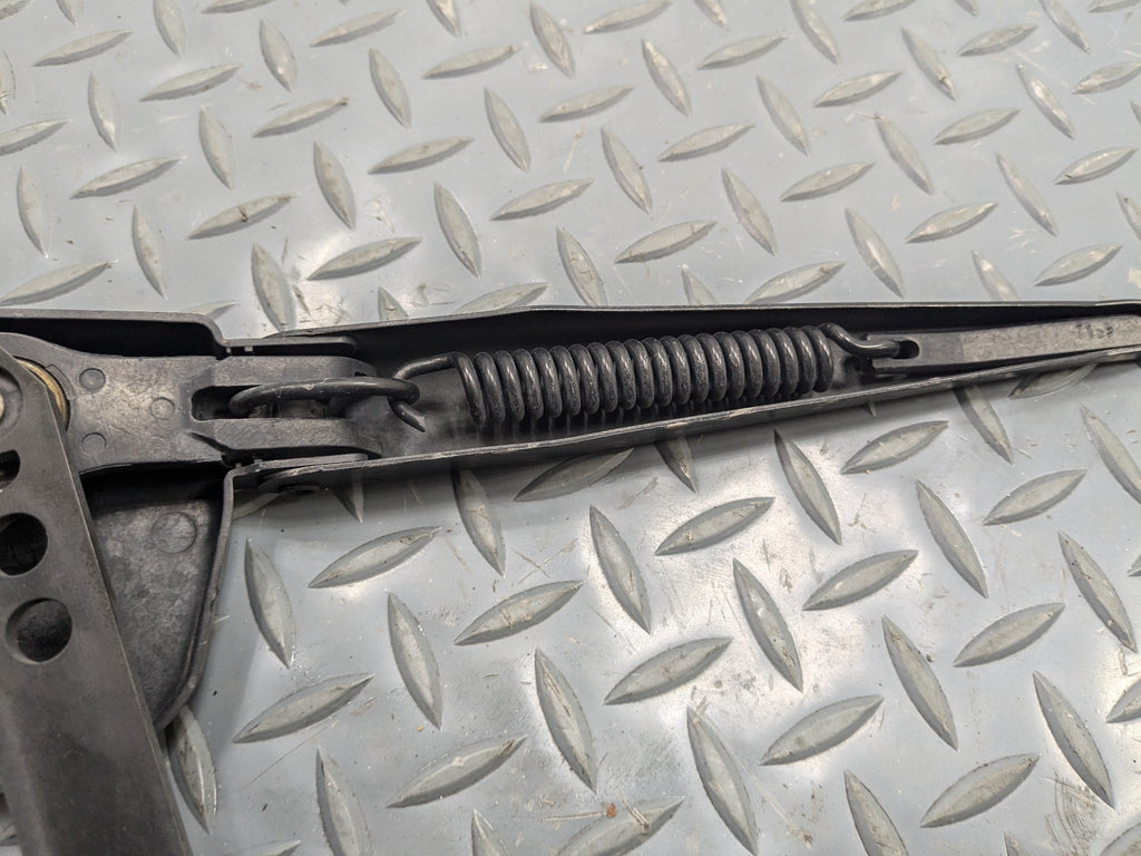 2009 - 2011 OEM MERCEDES-BENZ ML63 FRONT RIGHT SIDE WINDSHIELD WIPER ARM