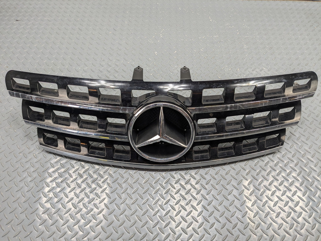 2009 - 2011 OEM MERCEDES-BENZ ML63 FRONT RADIATOR HOOD GRILLE CROME SILVER