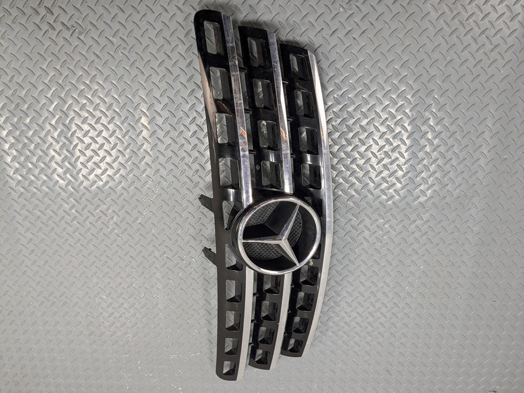 2009 - 2011 OEM MERCEDES-BENZ ML63 FRONT RADIATOR HOOD GRILLE CROME SILVER