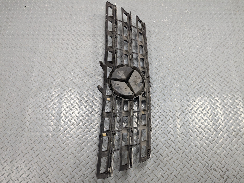 2009 - 2011 OEM MERCEDES-BENZ ML63 FRONT RADIATOR HOOD GRILLE CROME SILVER
