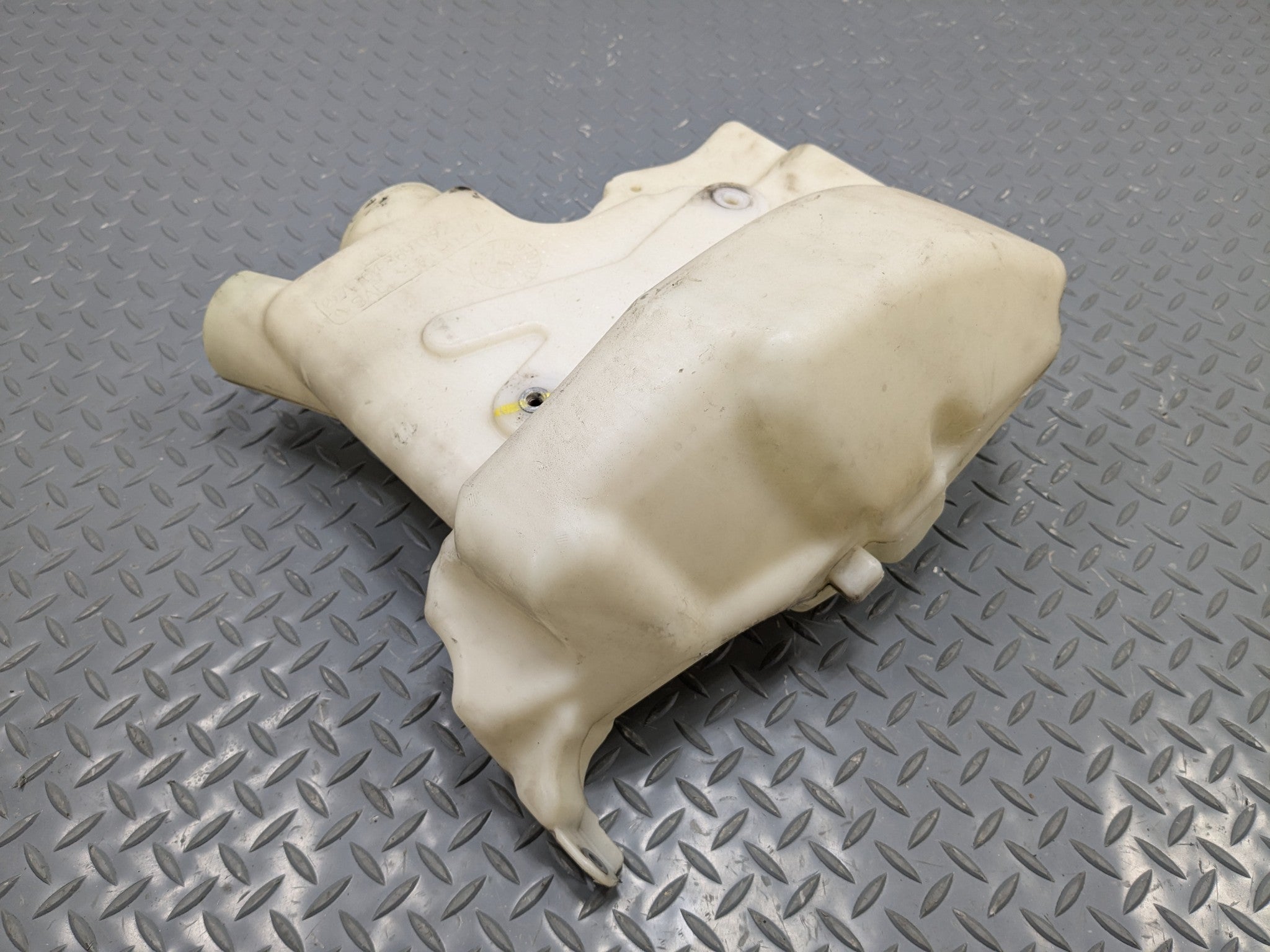 2009 - 2011 OEM MERCEDES-BENZ ML63 WINDSCREEN WASHER FLUID BOOTLE TANK