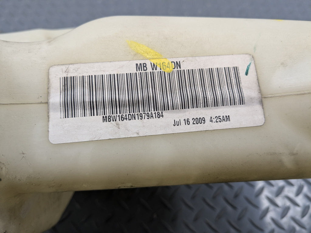 2009 - 2011 OEM MERCEDES-BENZ ML63 WINDSCREEN WASHER FLUID BOOTLE TANK