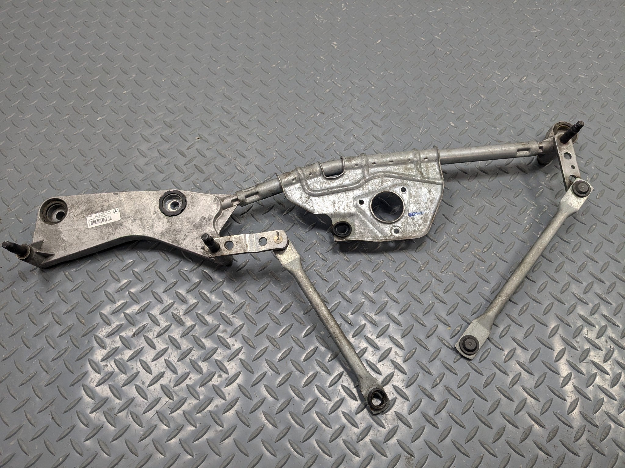 09 - 11 OEM MERCEDES-BENZ ML63 WINDSHIELD WIPER TRANSMISSION LINKAGE