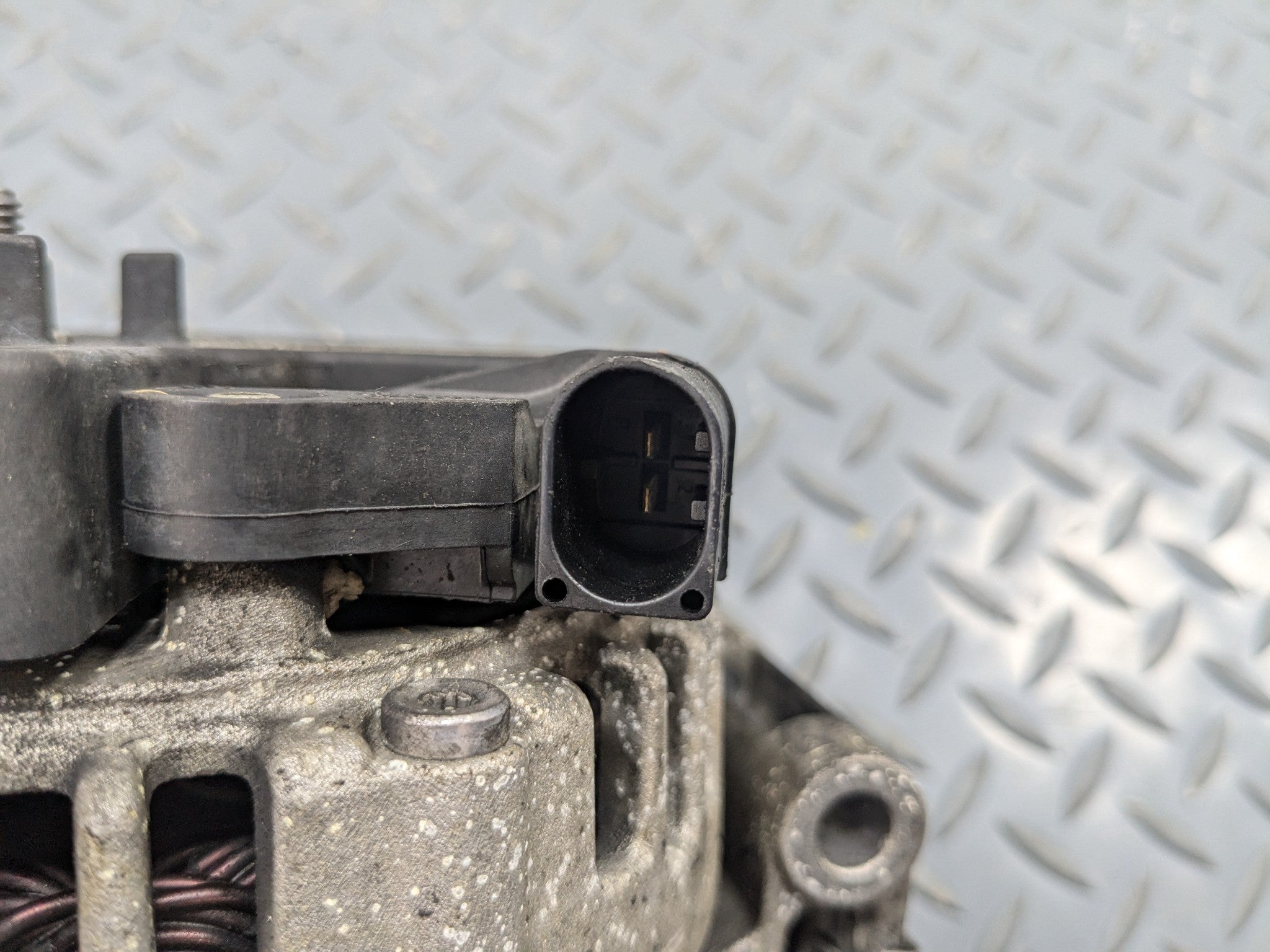 09 - 11 OEM MERCEDES-BENZ ML63 ALTERNATOR POWER GENERATOR ASSEMBLY