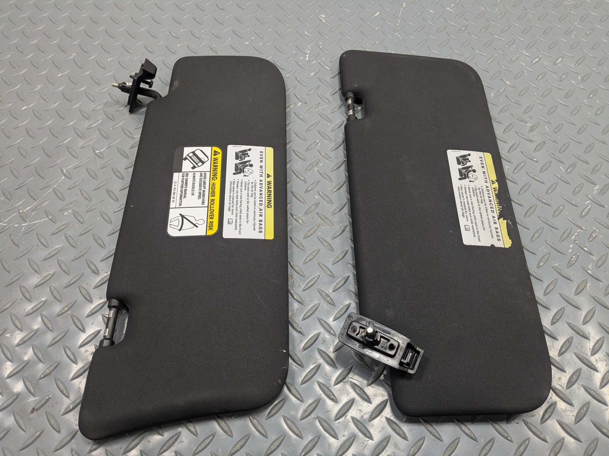 09 - 11 OEM MERCEDES-BENZ ML63 FRONT LEFT AND RIGHT SUN VISOR SHADE PAIR SET