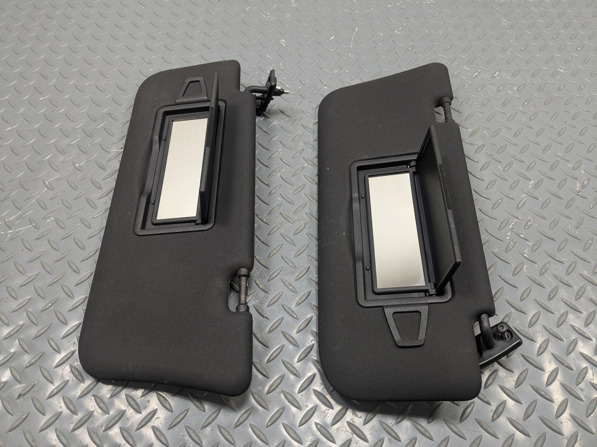 09 - 11 OEM MERCEDES-BENZ ML63 FRONT LEFT AND RIGHT SUN VISOR SHADE PAIR SET