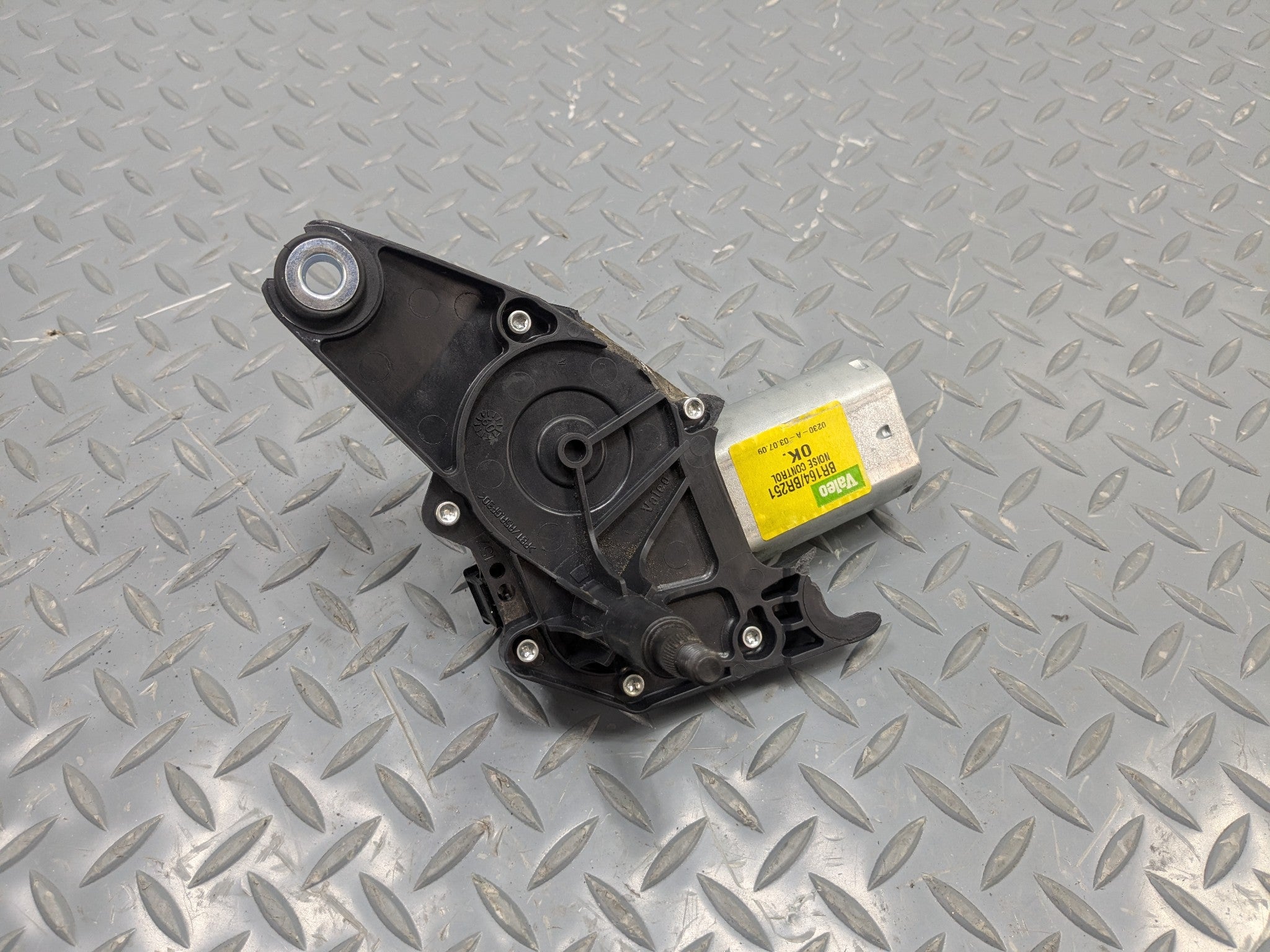 2009 - 2011 OEM MERCEDES-BENZ ML63 REAR GLASS WINDSHIELD WIPER MOTOR ASSYMBLY