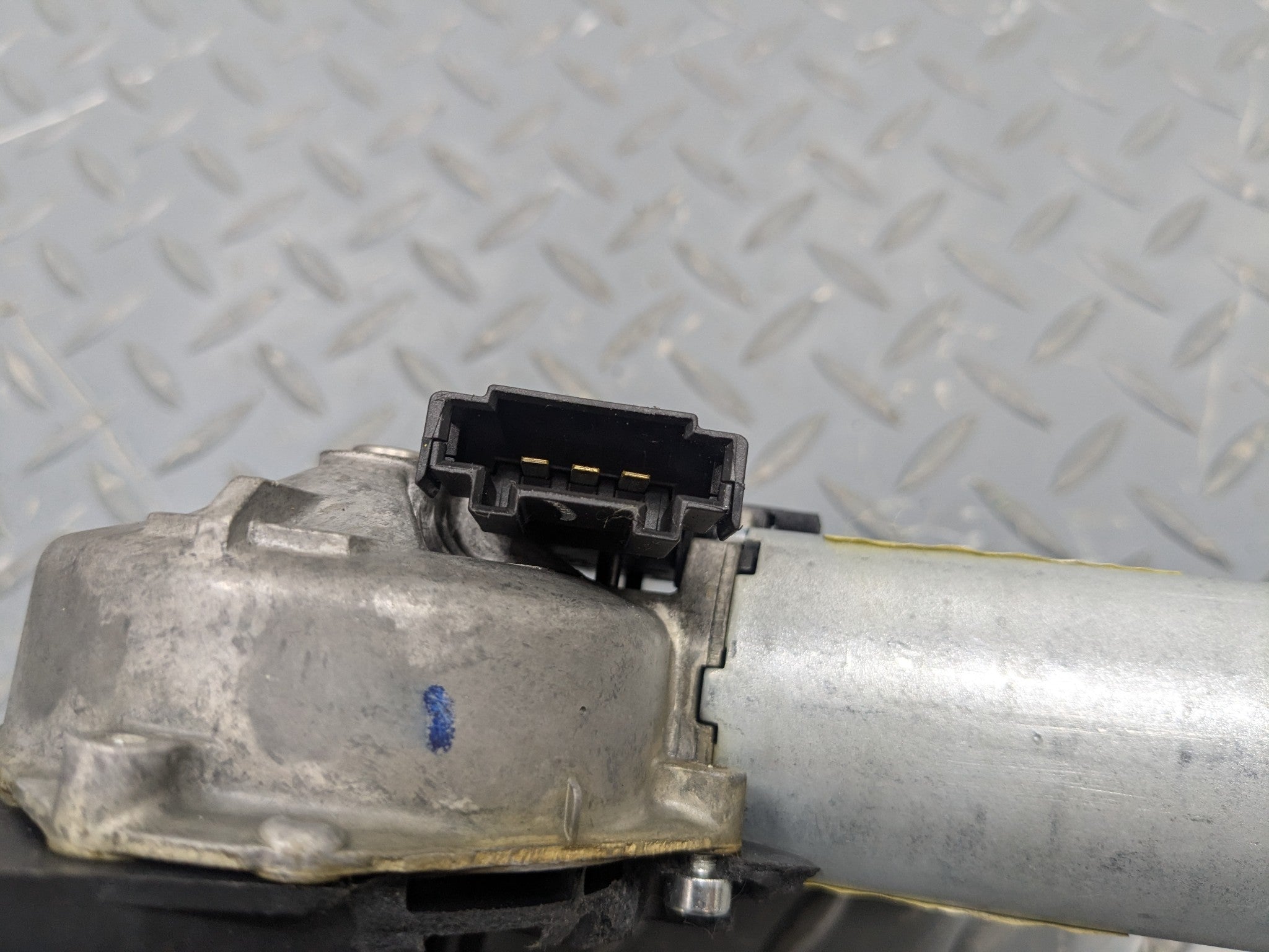 2009 - 2011 OEM MERCEDES-BENZ ML63 REAR GLASS WINDSHIELD WIPER MOTOR ASSYMBLY