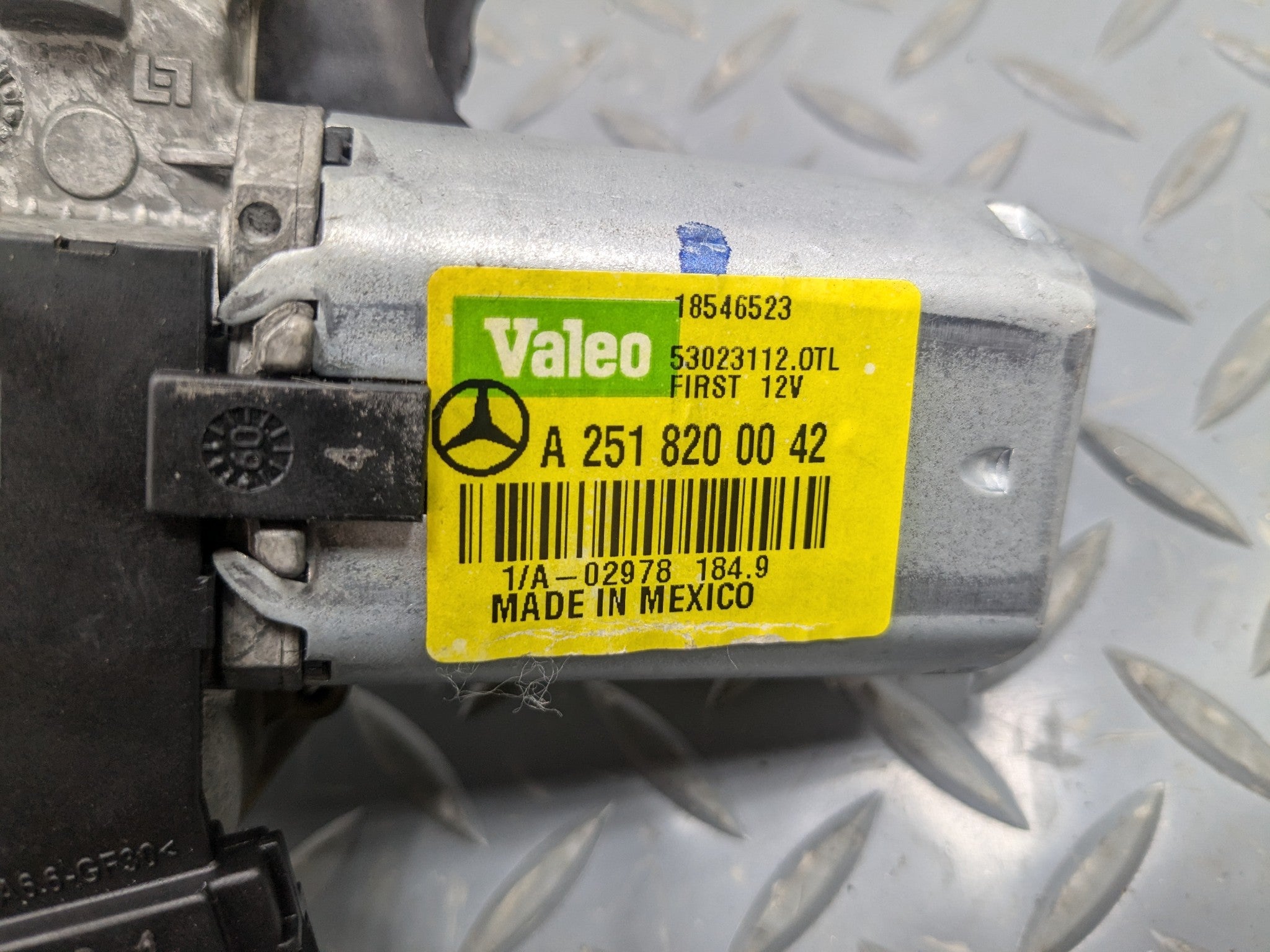 2009 - 2011 OEM MERCEDES-BENZ ML63 REAR GLASS WINDSHIELD WIPER MOTOR ASSYMBLY